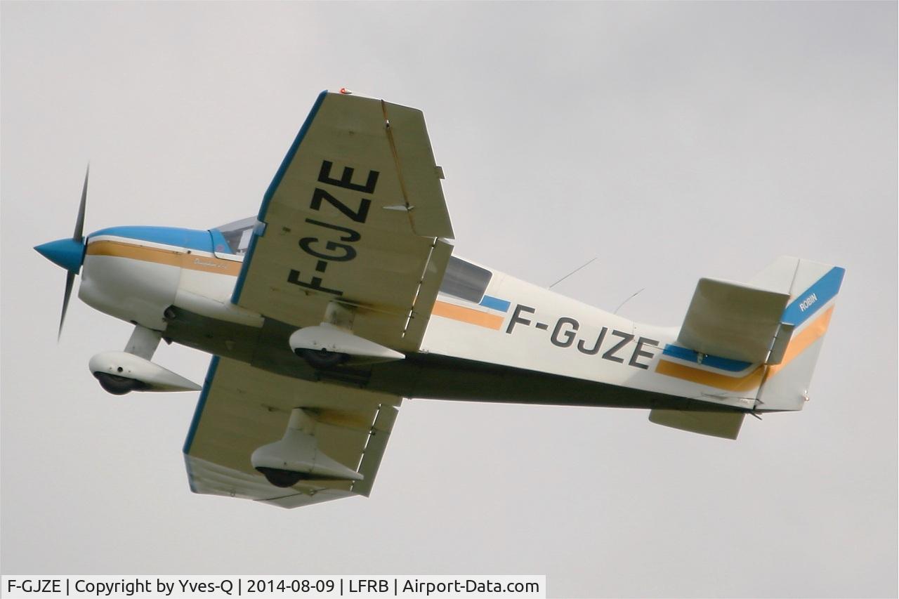 F-GJZE, Robin DR-400-120 Petit Prince C/N 2005, Robin DR-400-120, Take off rwy 25L, Brest-Bretagne airport (LFRB-BES)