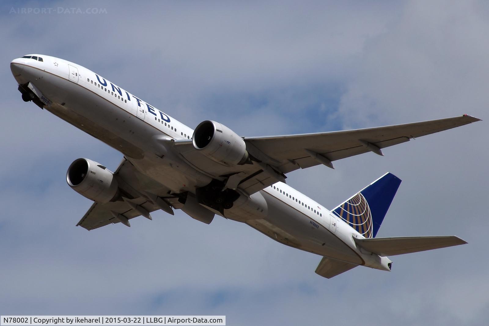 N78002, 1998 Boeing 777-224 C/N 27578, T/O runway 26, en-route to Newark, USA.
