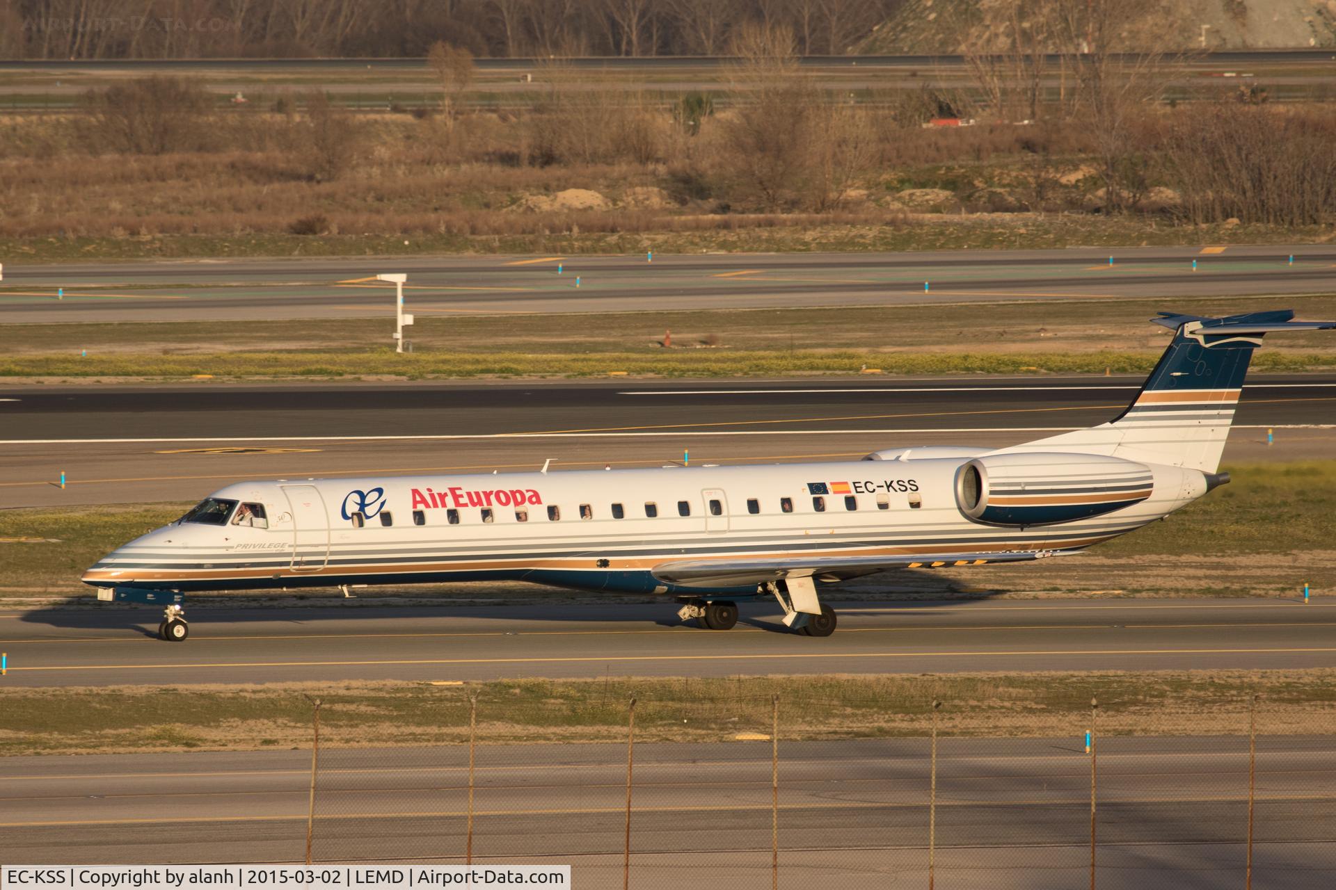 EC-KSS, 2000 Embraer EMB-145MP (ERJ-145MP) C/N 145230, Taxying for departure