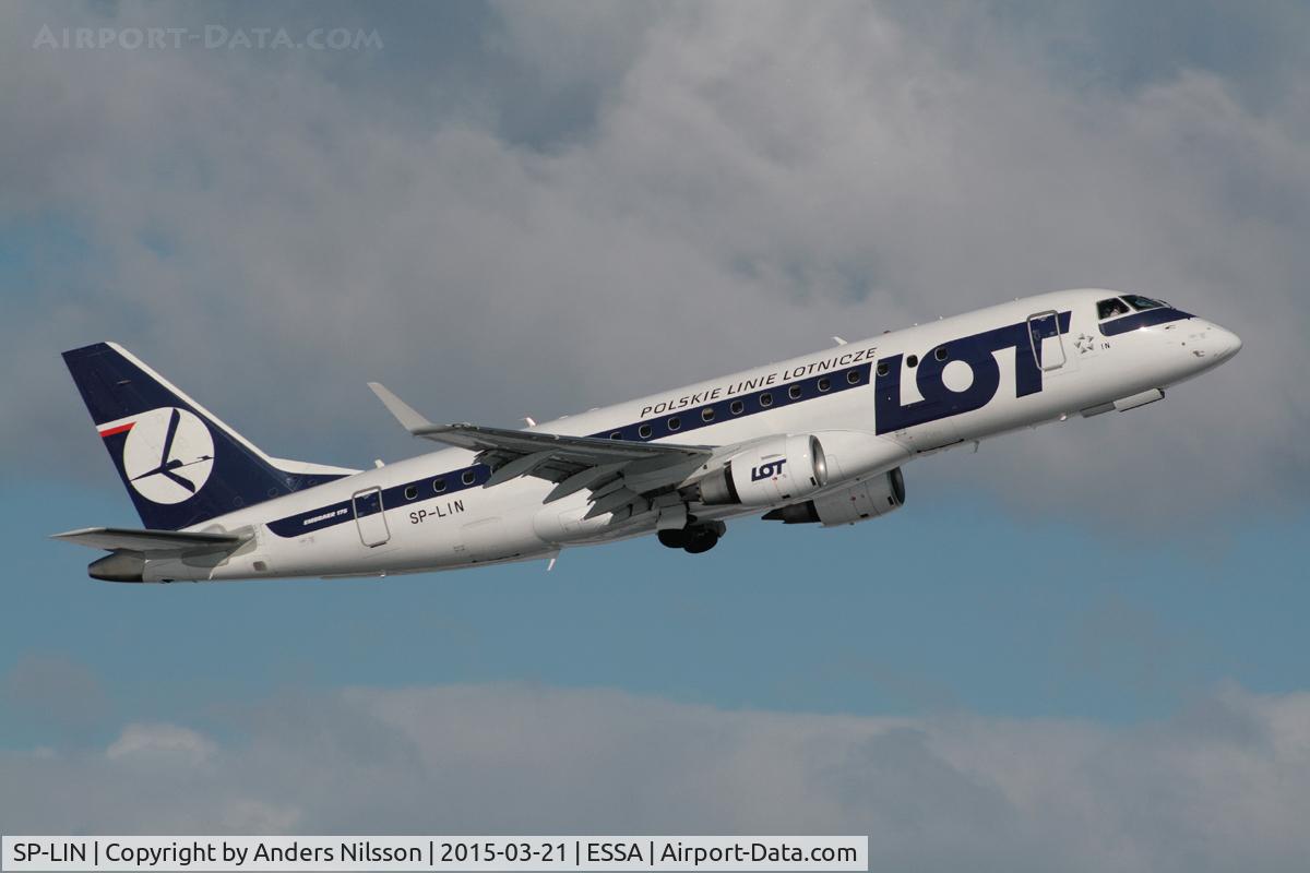SP-LIN, 2010 Embraer 175LR (ERJ-170-200LR) C/N 17000313, Departing runway 08.