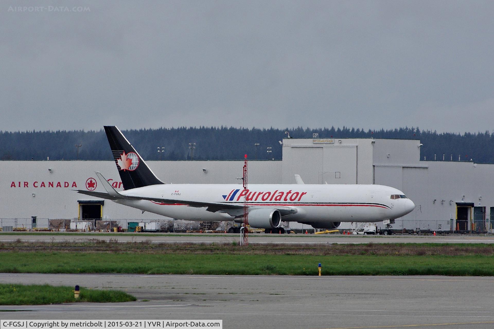 C-FGSJ, 1993 Boeing 767-39H C/N 26256, At YVR.Cargojet Airways (Hamilton) has painted the first aircraft for the new Purolator contract