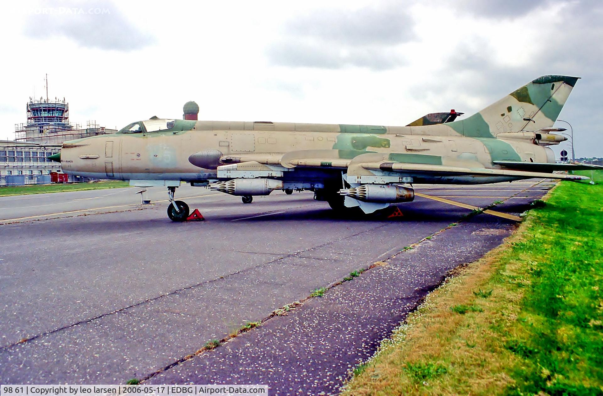 98 61, Sukhoi Su-20 C/N 72412, Berlin Gatow 17.5.06