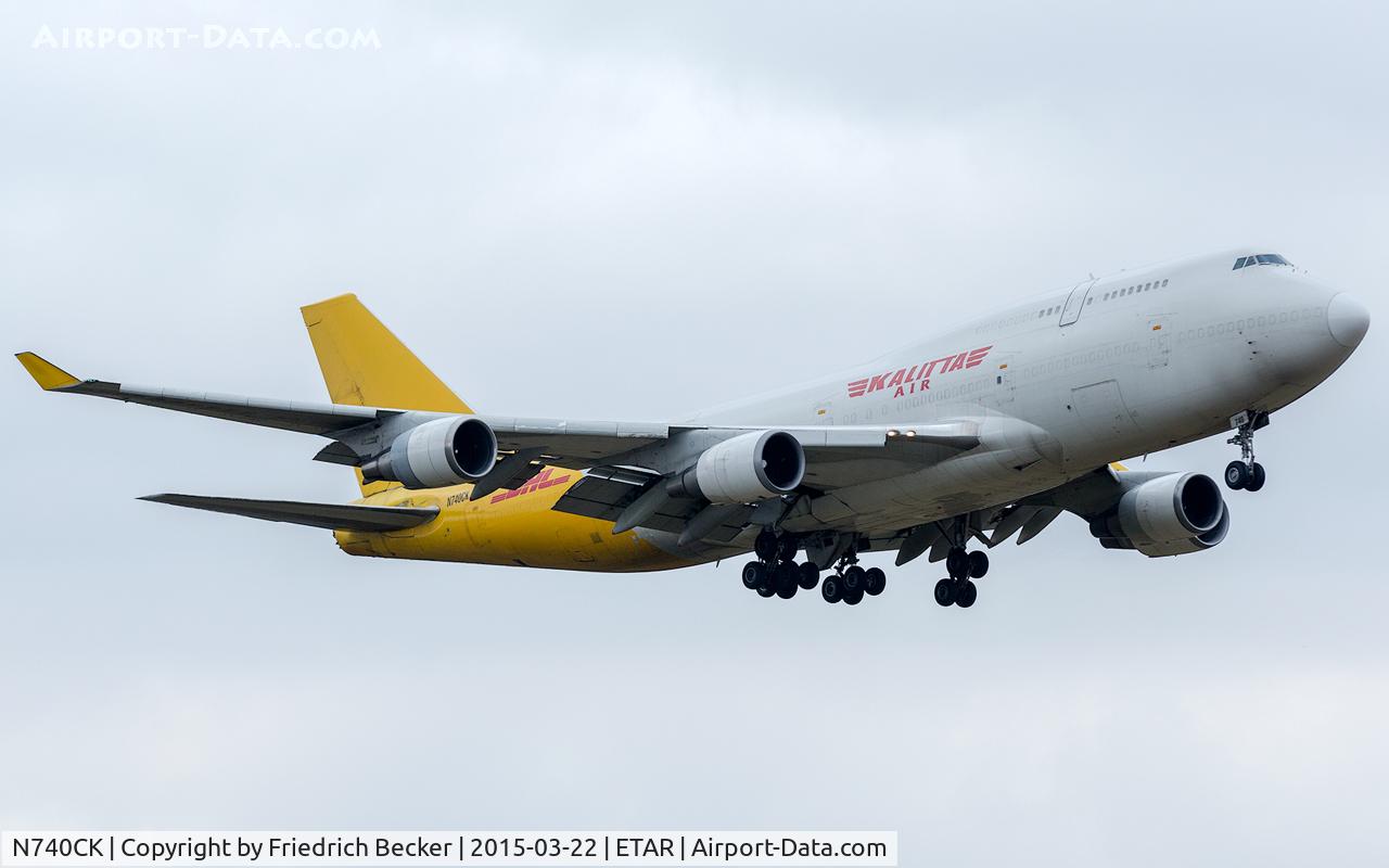 N740CK, 1989 Boeing 747-4H6 C/N 24405, on final RW08