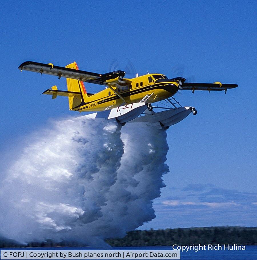 C-FOPJ, 1972 De Havilland Canada DHC-6-300 Twin Otter C/N 344, Carl Hanssen dropping a load of water