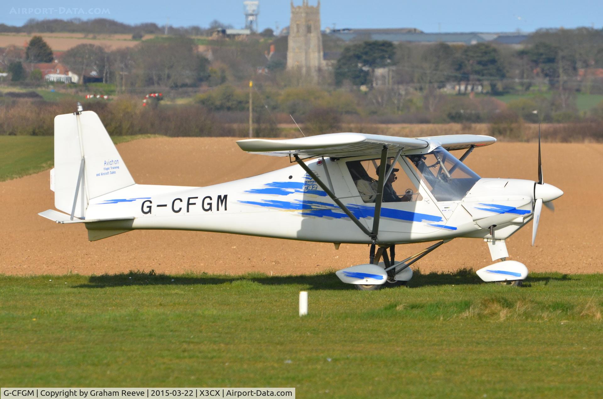 G-CFGM, 2008 Comco Ikarus C42 C/N 0804-6969, Just landed at Northrepps.