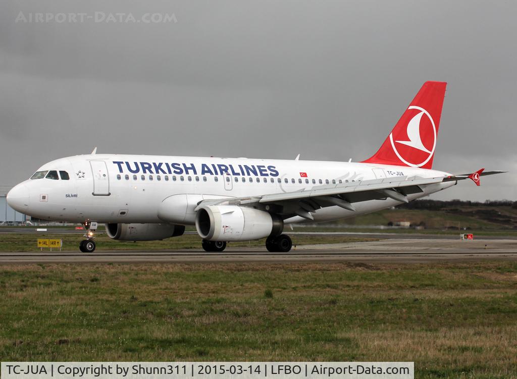 TC-JUA, 2005 Airbus A319-132 C/N 2404, Taxiing to the Terminal