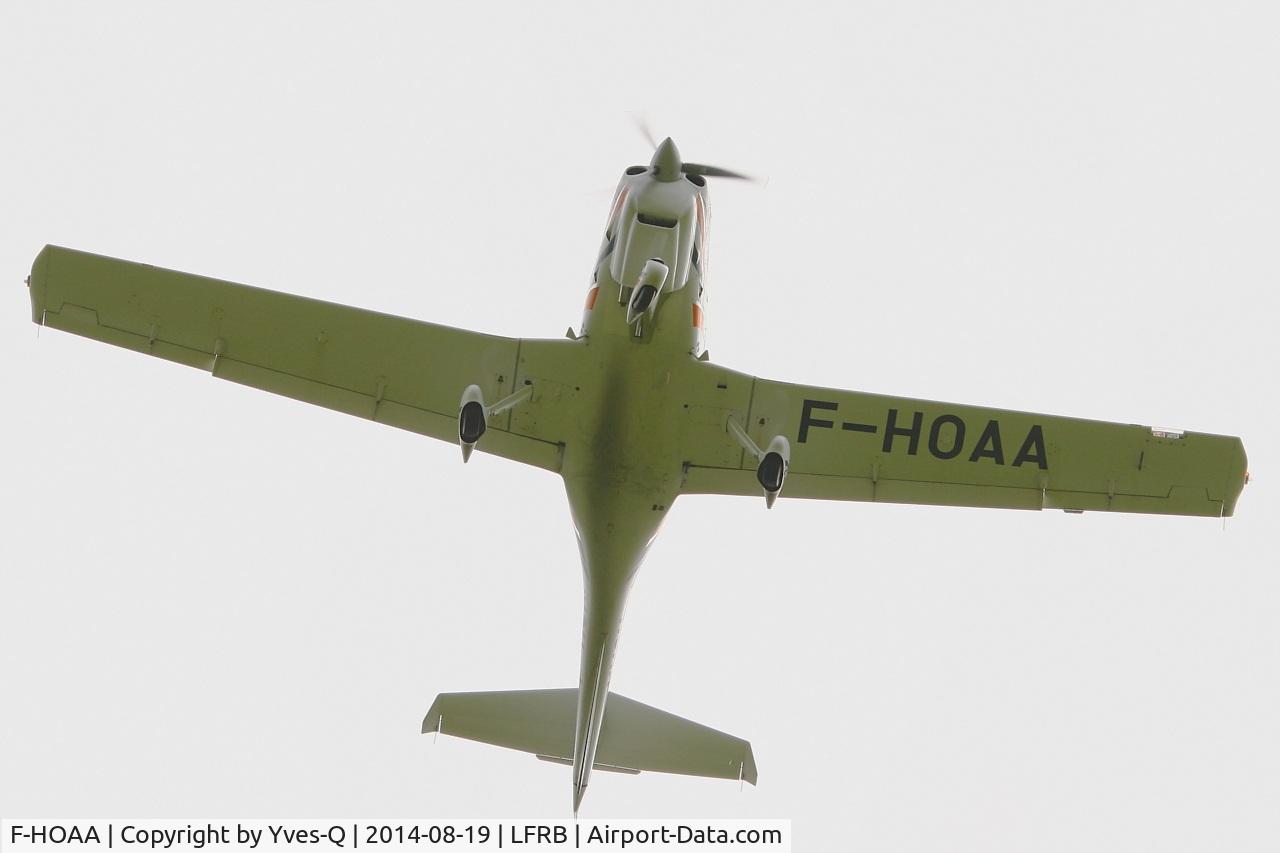 F-HOAA, Diamond DA-40 Diamond Star C/N D4.148, Diamond DA-40 Diamond Star, Take off rwy 07R, Brest-Bretagne Airport (LFRB-BES)