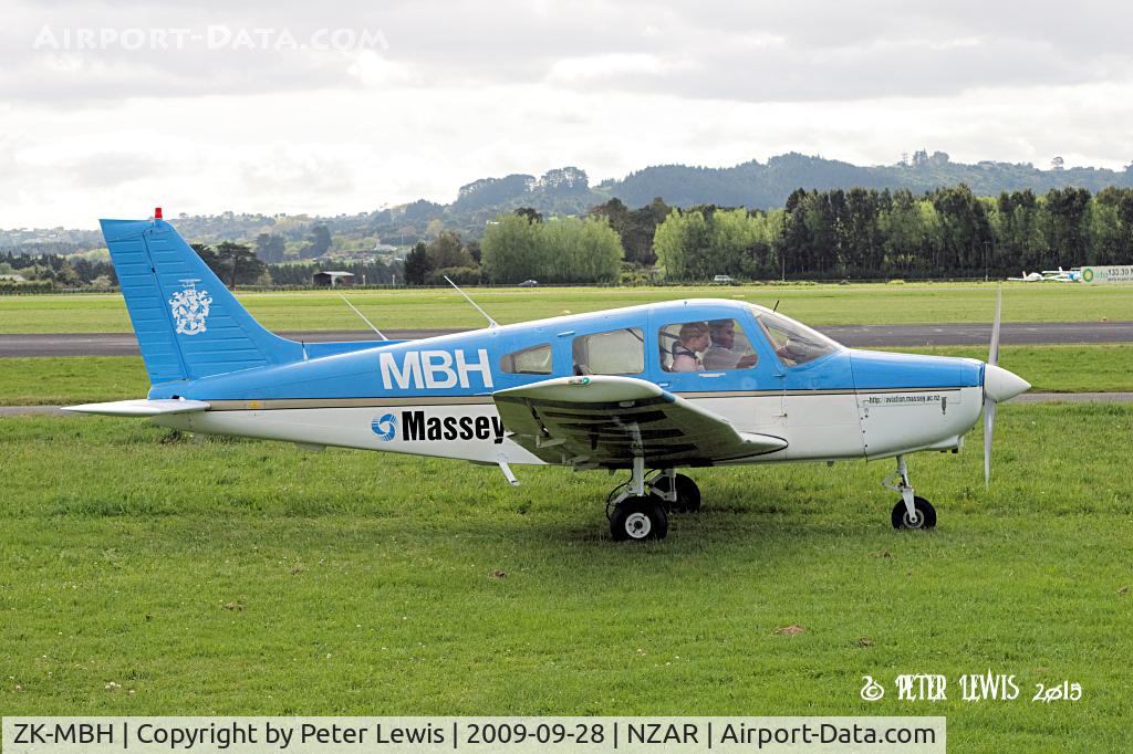ZK-MBH, Piper PA-28-161 C/N 28-8516082, Massey University, Palmerston North