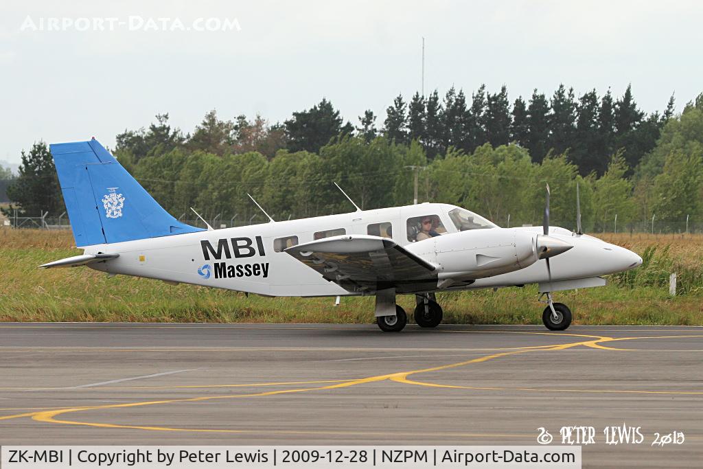 ZK-MBI, 1998 Piper PA-34-220T Seneca C/N 3449043, Massey University, Palmerston North