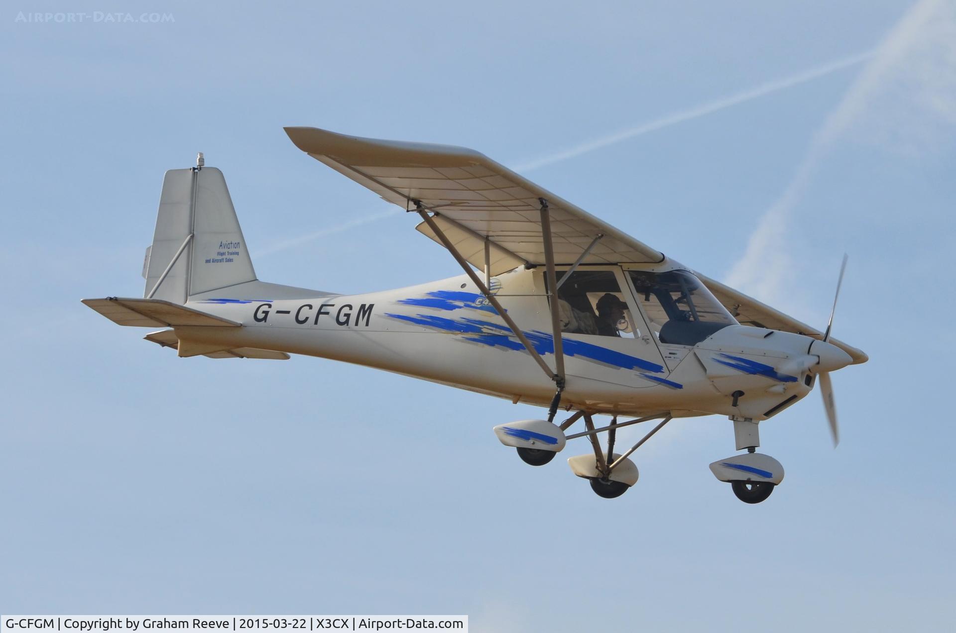 G-CFGM, 2008 Comco Ikarus C42 C/N 0804-6969, Landing at Northrepps.