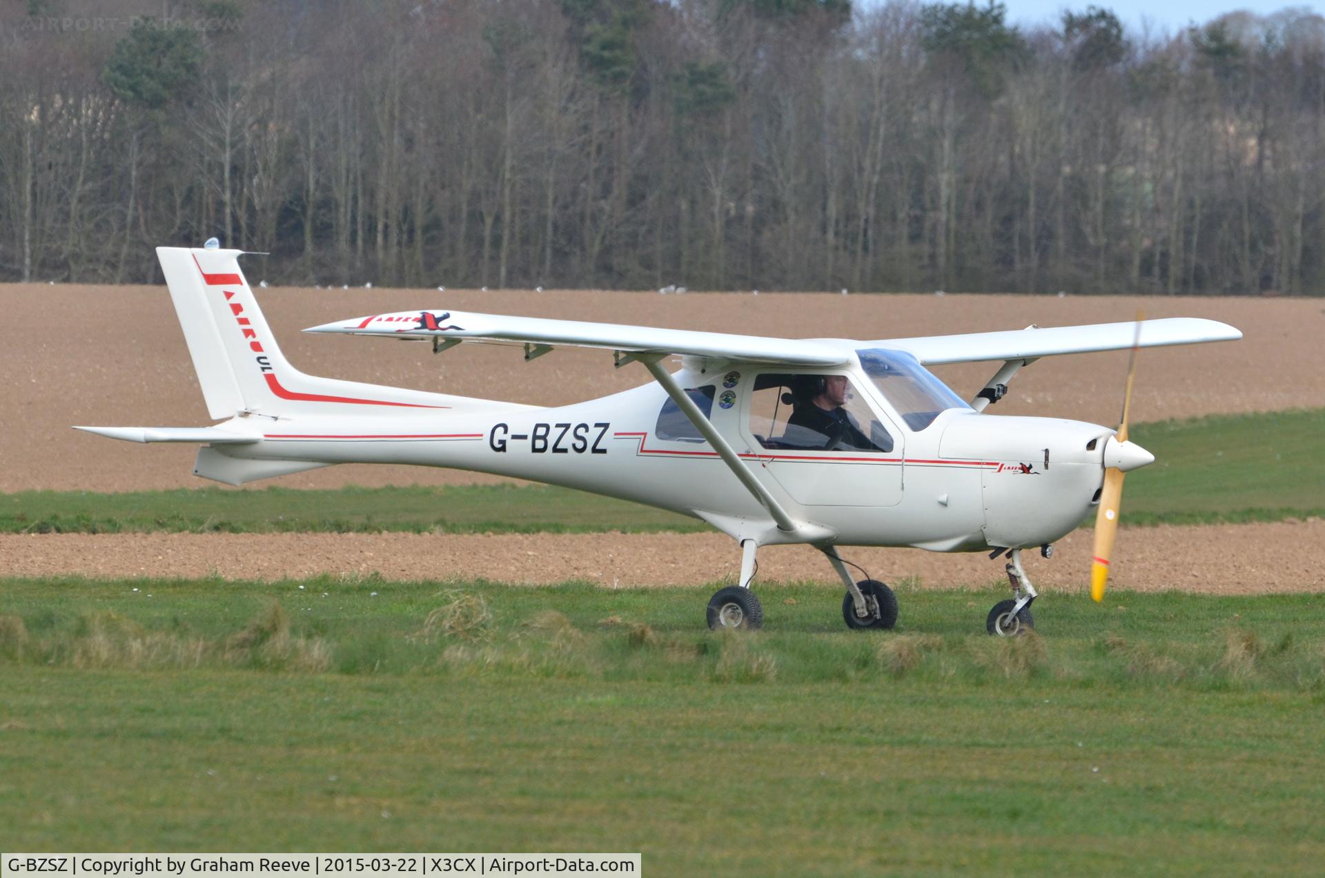 G-BZSZ, 2001 Jabiru UL-450 C/N PFA 274A-13432, Just landed at Northrepps.