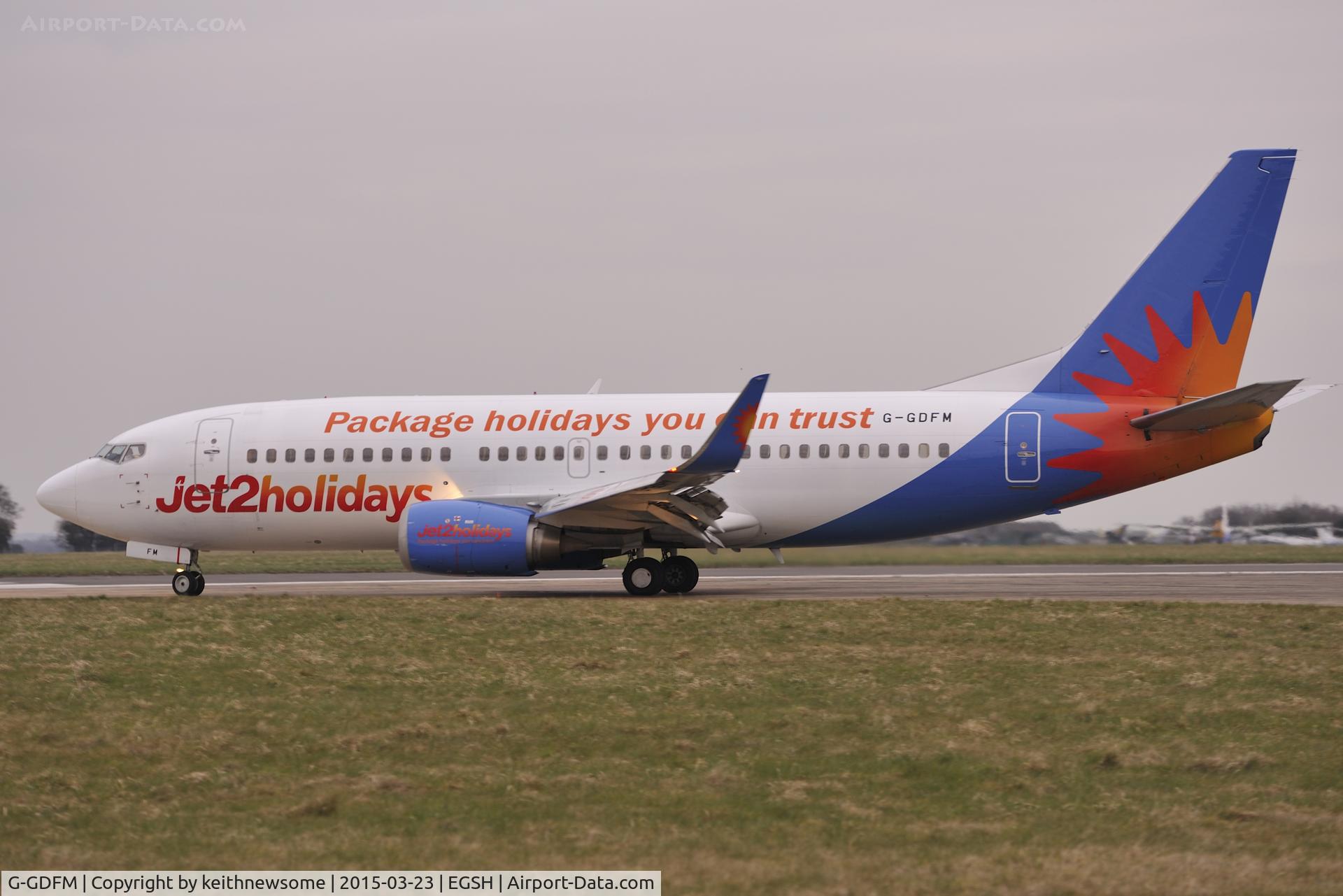 G-GDFM, 1998 Boeing 737-36N C/N 28586, Turning after arriving in evening light.