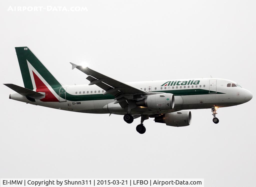 EI-IMW, 2012 Airbus A319-111 C/N 5383, Landing rwy 14R