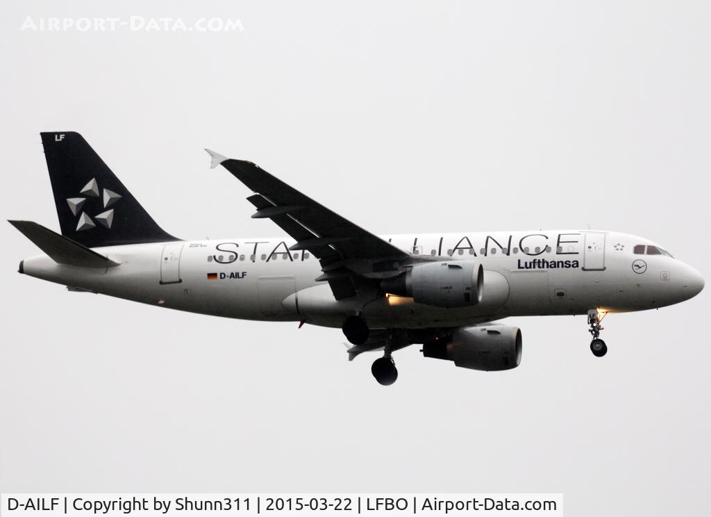 D-AILF, 1996 Airbus A319-114 C/N 636, Landing rwy 14R in Star Alliance c/s