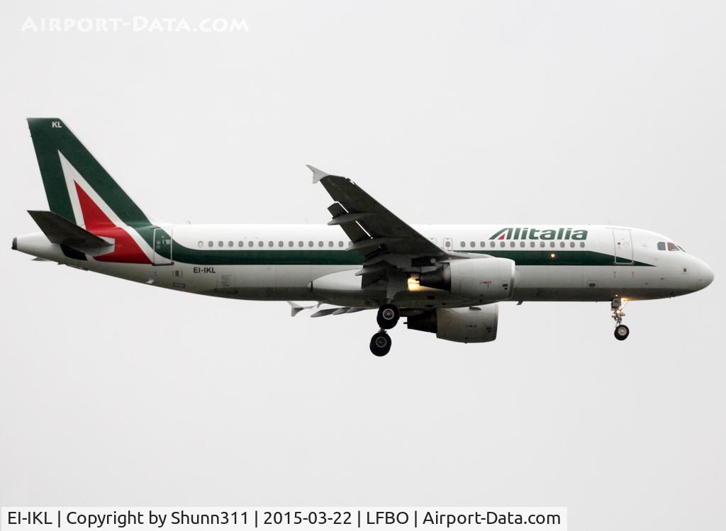 EI-IKL, 2001 Airbus A320-214 C/N 1489, Landing rwy 14R