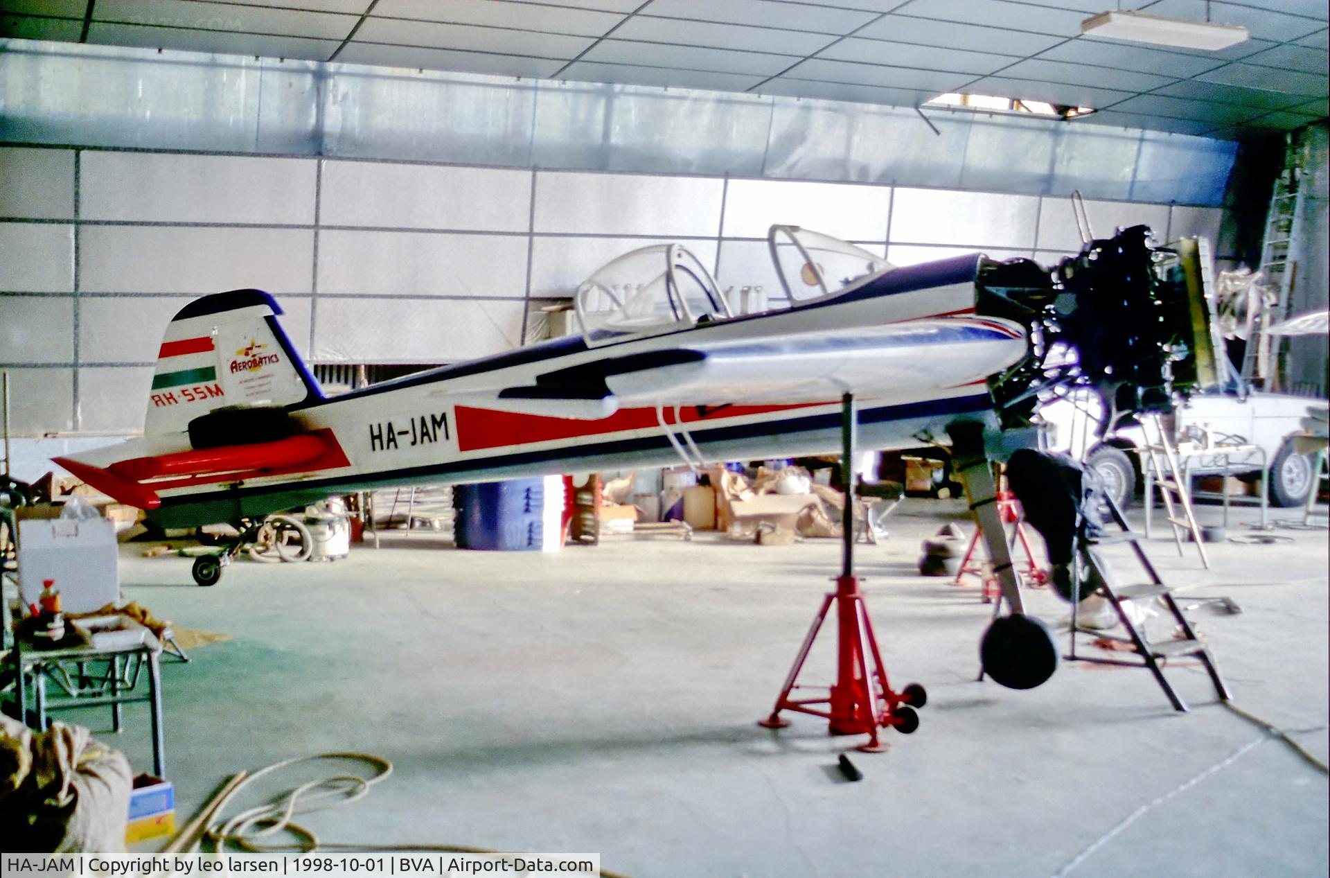 HA-JAM, 1991 Yakovlev Yak-55M C/N 910104, Beauvais France 1.10.98