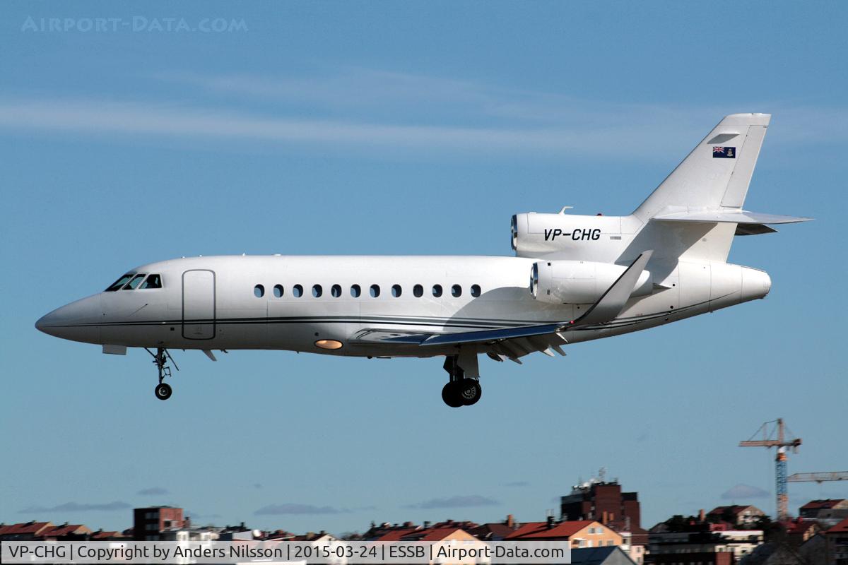 VP-CHG, 2013 Dassault Falcon 900LX C/N 266, On short final runway 30.