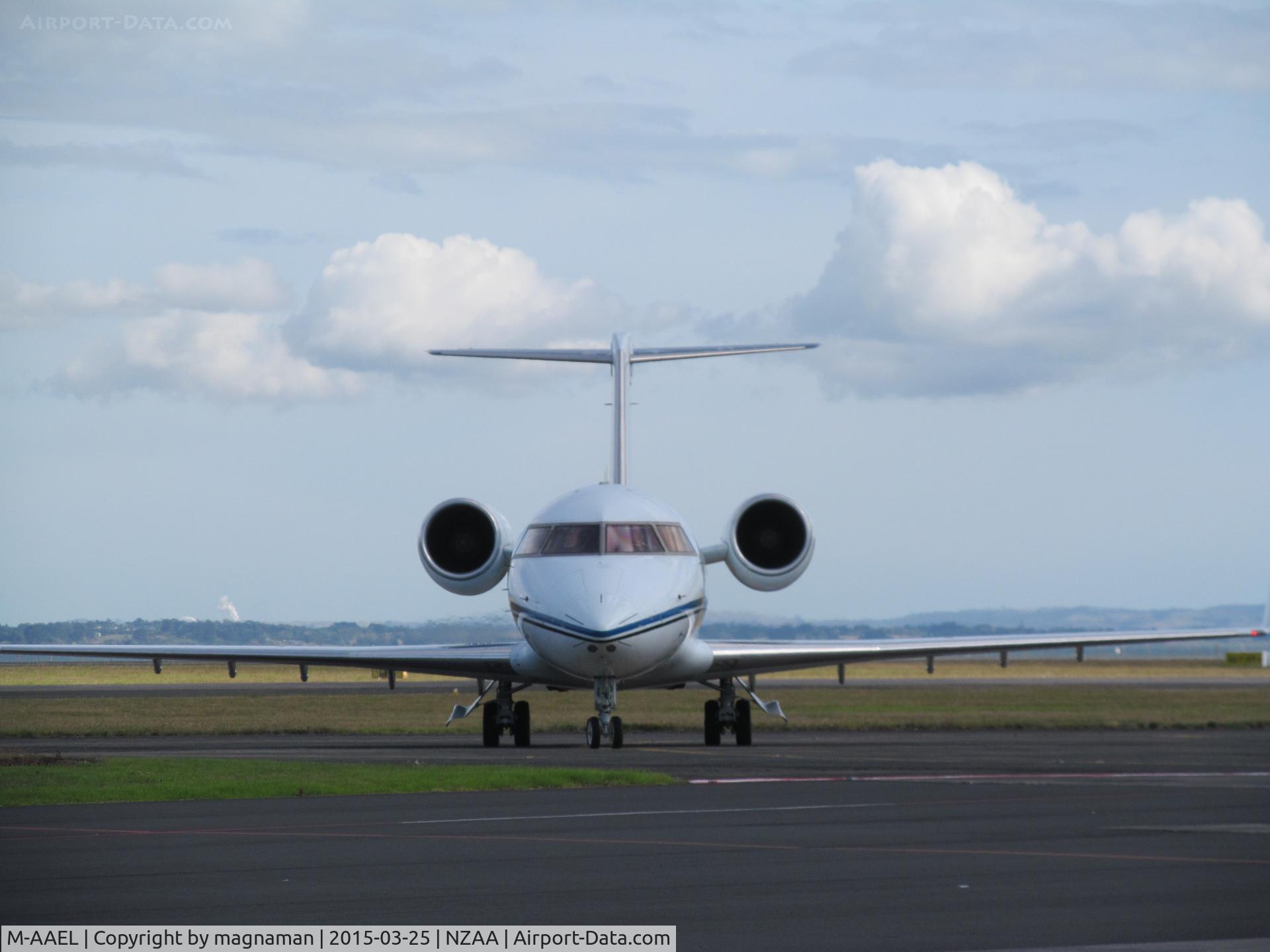 M-AAEL, 2005 Bombardier Challenger 604 (CL-600-2B16) C/N 5604, taxying off runway