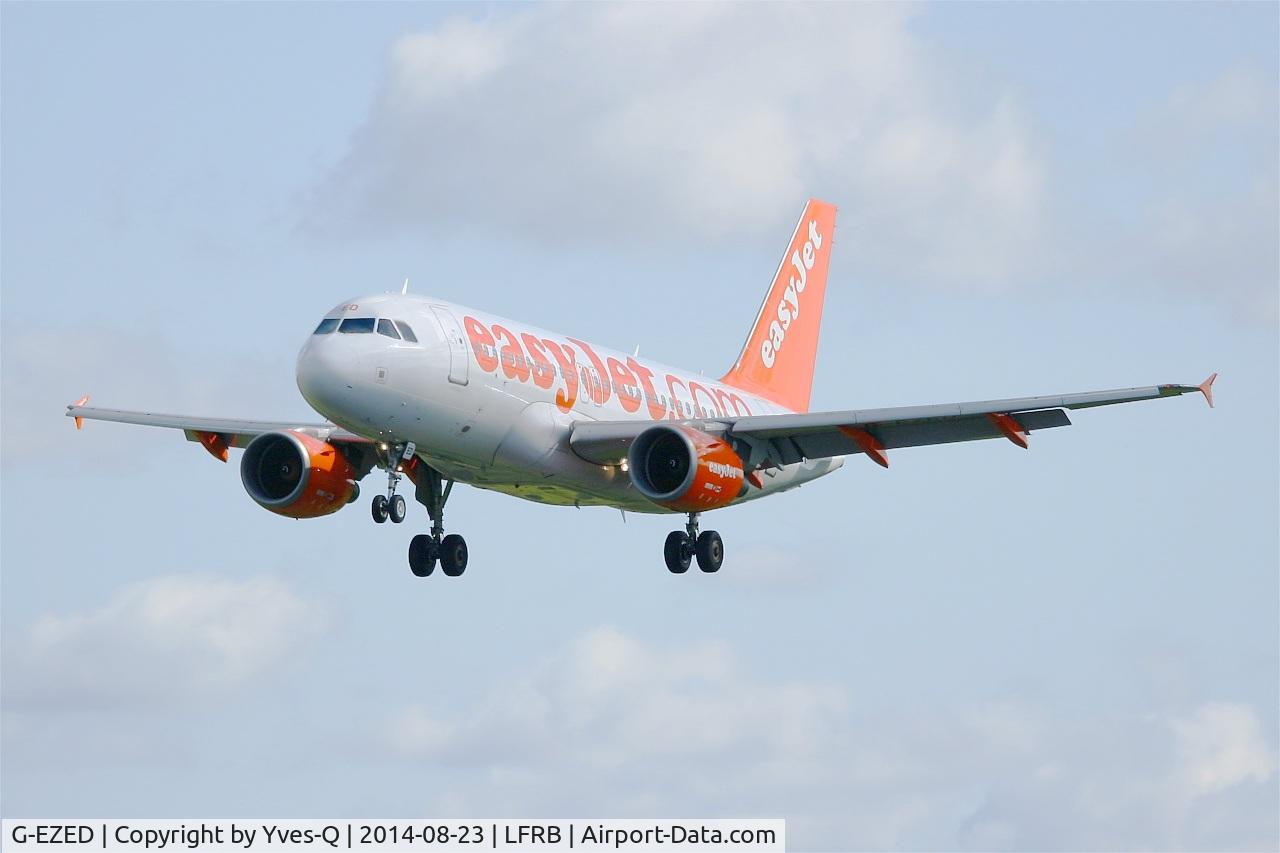 G-EZED, 2004 Airbus A319-111 C/N 2170, Airbus A319-111, Short approach rwy 25L, Brest-Bretagne Airport (LFRB-BES)