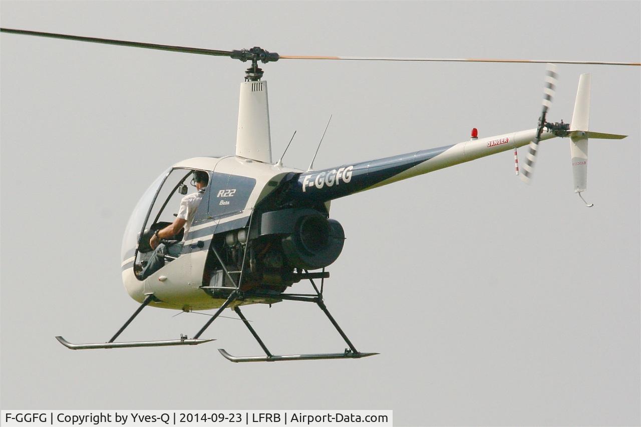 F-GGFG, Robinson R22 Beta C/N 1055, Robinson R 22 BETA, Flight over Brest-Bretagne airport (LFRB-BES)