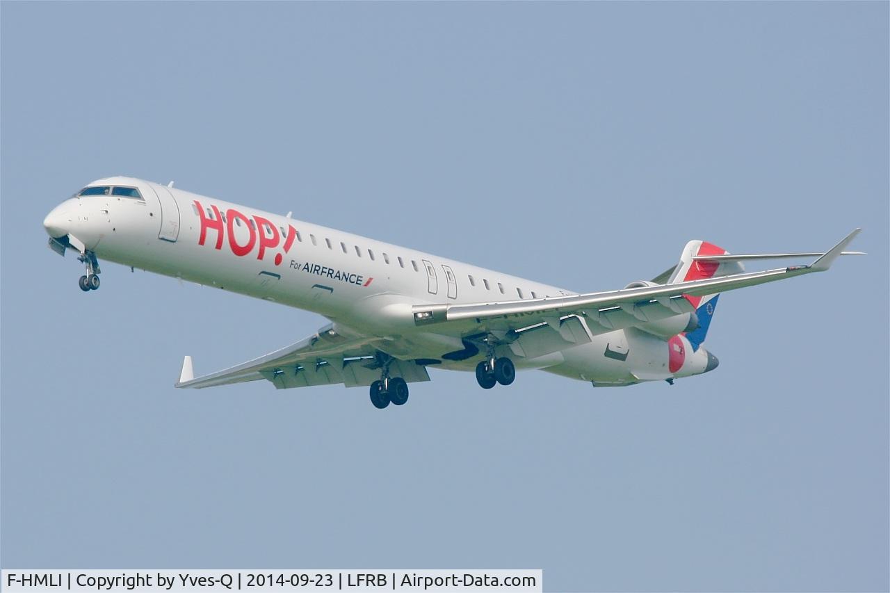 F-HMLI, 2011 Bombardier CRJ-1000EL NG (CL-600-2E25) C/N 19014, Bombardier CRJ-1000, Short approach rwy 25L, Brest-Bretagne airport (LFRB-BES)