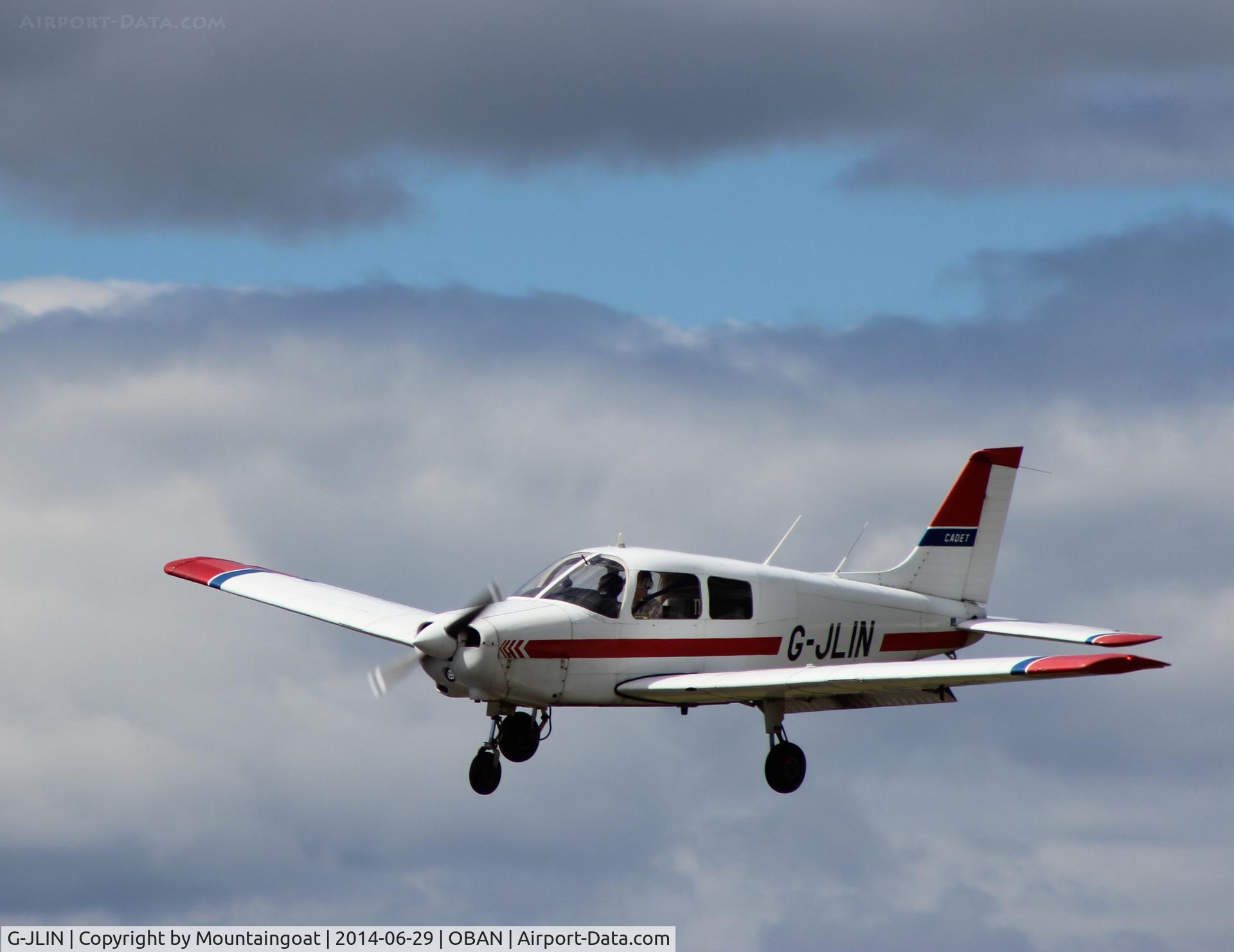 G-JLIN, 1988 Piper PA-28-161 Cadet C/N 28-41013, Finals Runway 19.