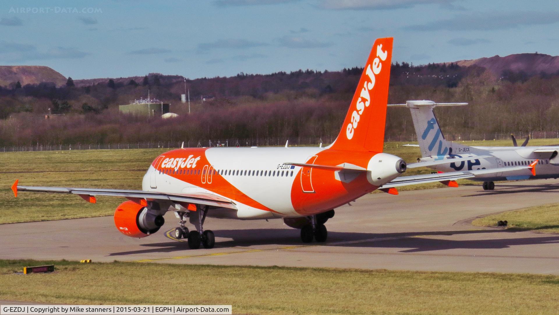 G-EZDJ, 2008 Airbus A319-111 C/N 3544, Easyjet A319 Waiting to enter runway 06 for departure to MUC