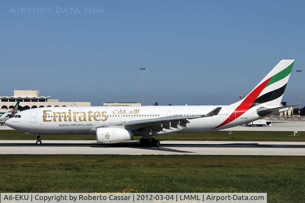 A6-EKU, 1999 Airbus A330-243 C/N 295, Runway 31