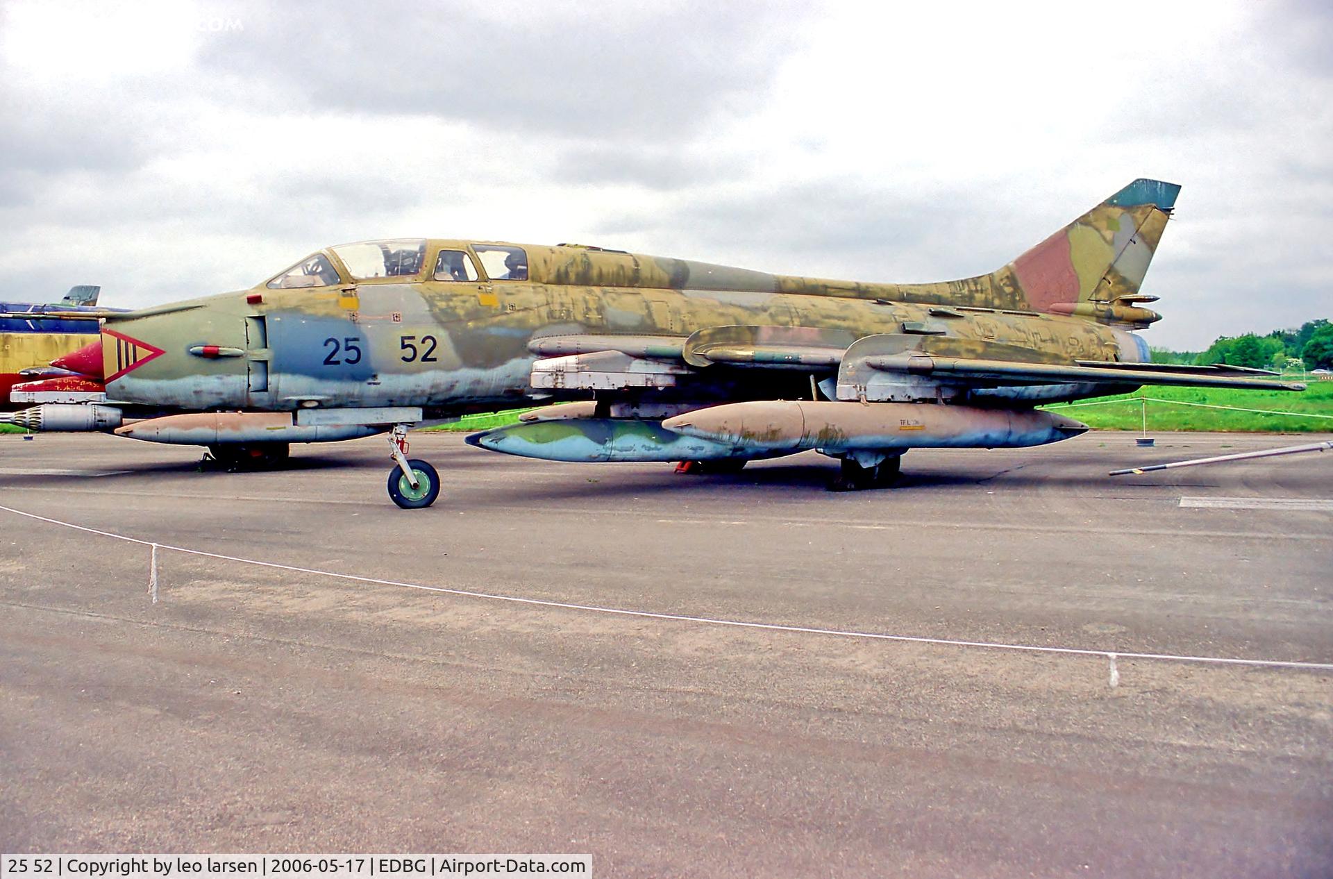 25 52, Sukhoi Su-22UM-3K C/N 17532367001, Berlin Gatow 17.5.06
