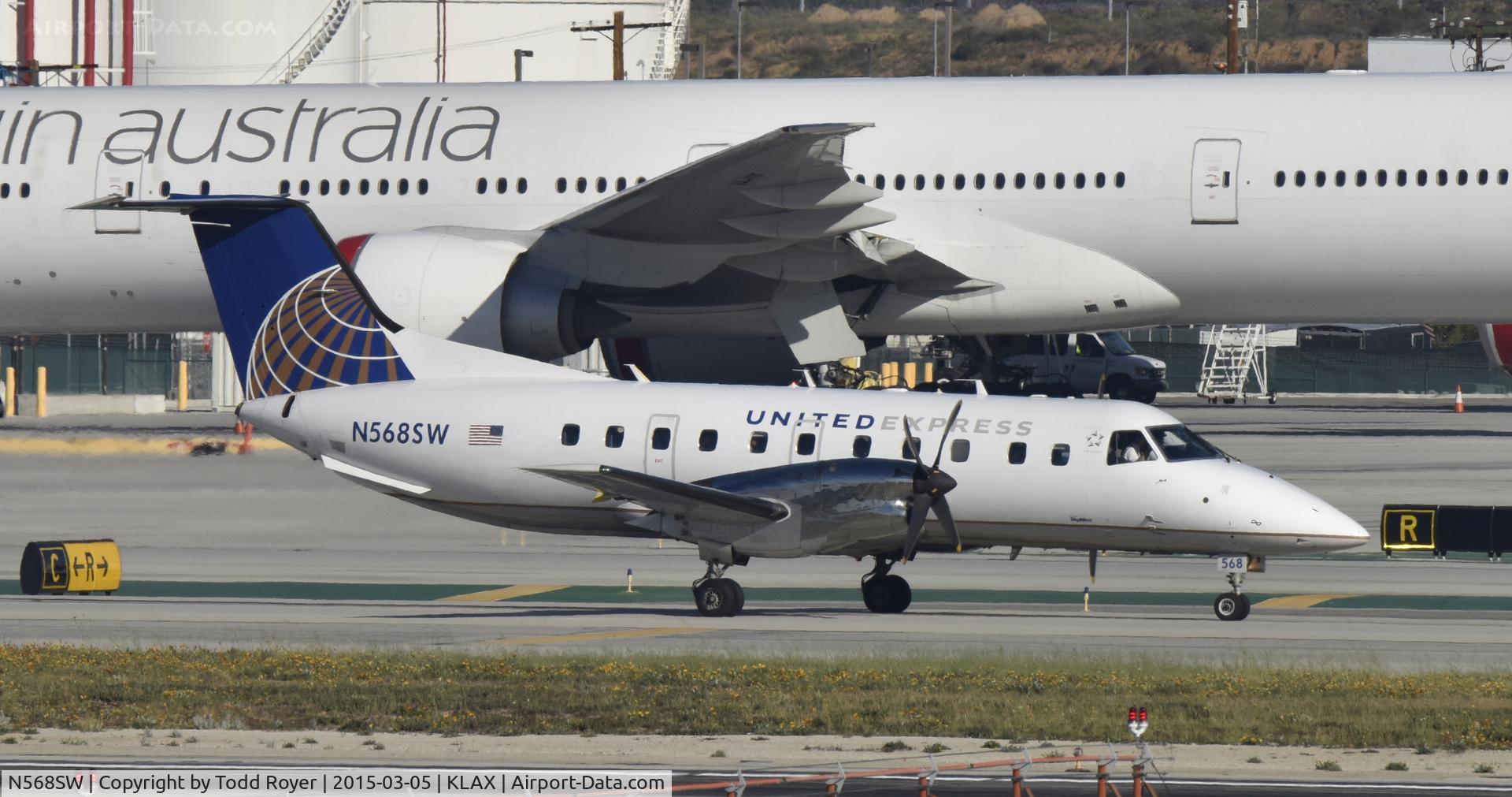 N568SW, 1998 Embraer EMB-120ER Brasilia C/N 120343, Taxiing to gate at LAX