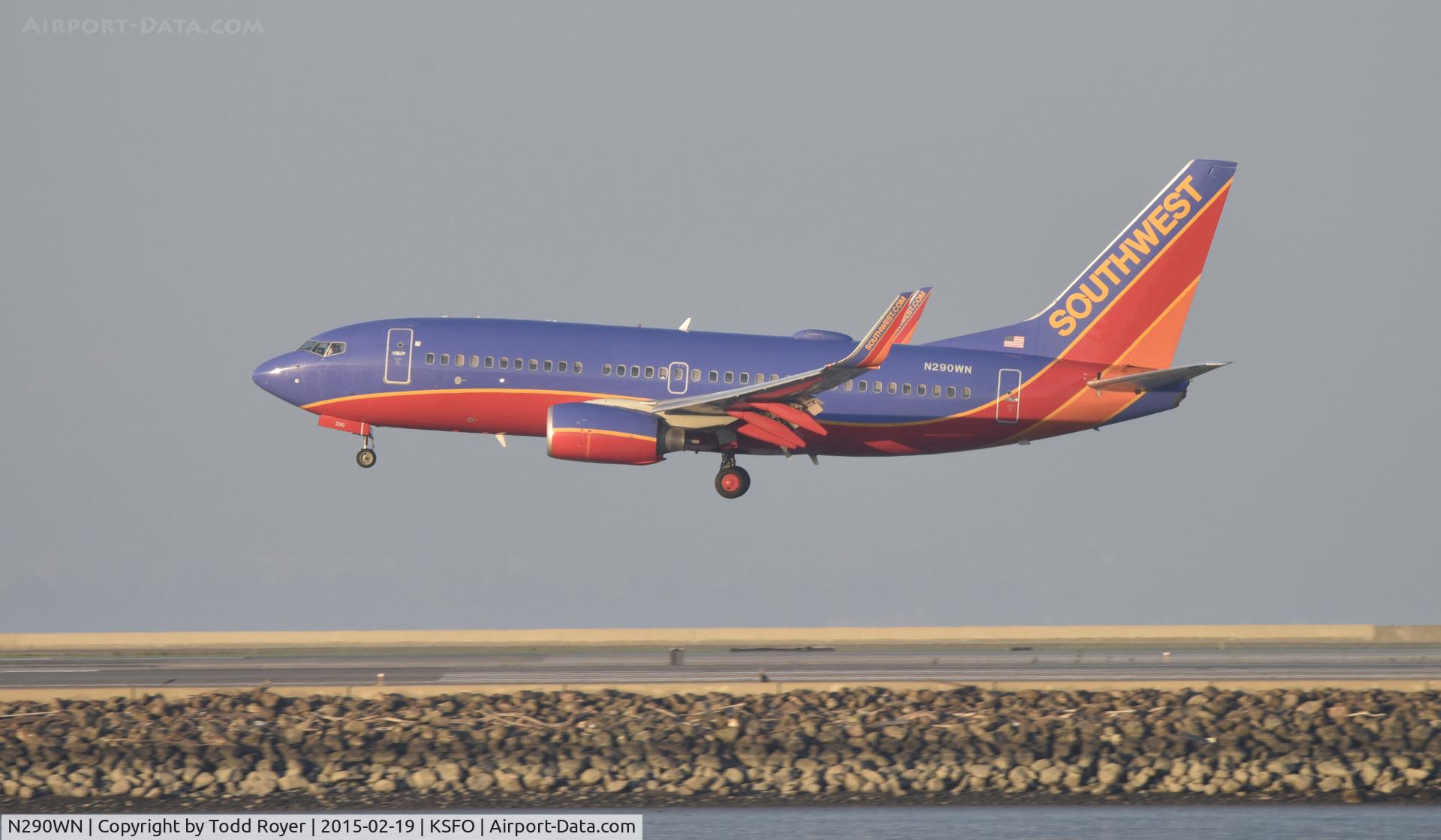 N290WN, 2007 Boeing 737-7H4 C/N 36632, Landing at SFO