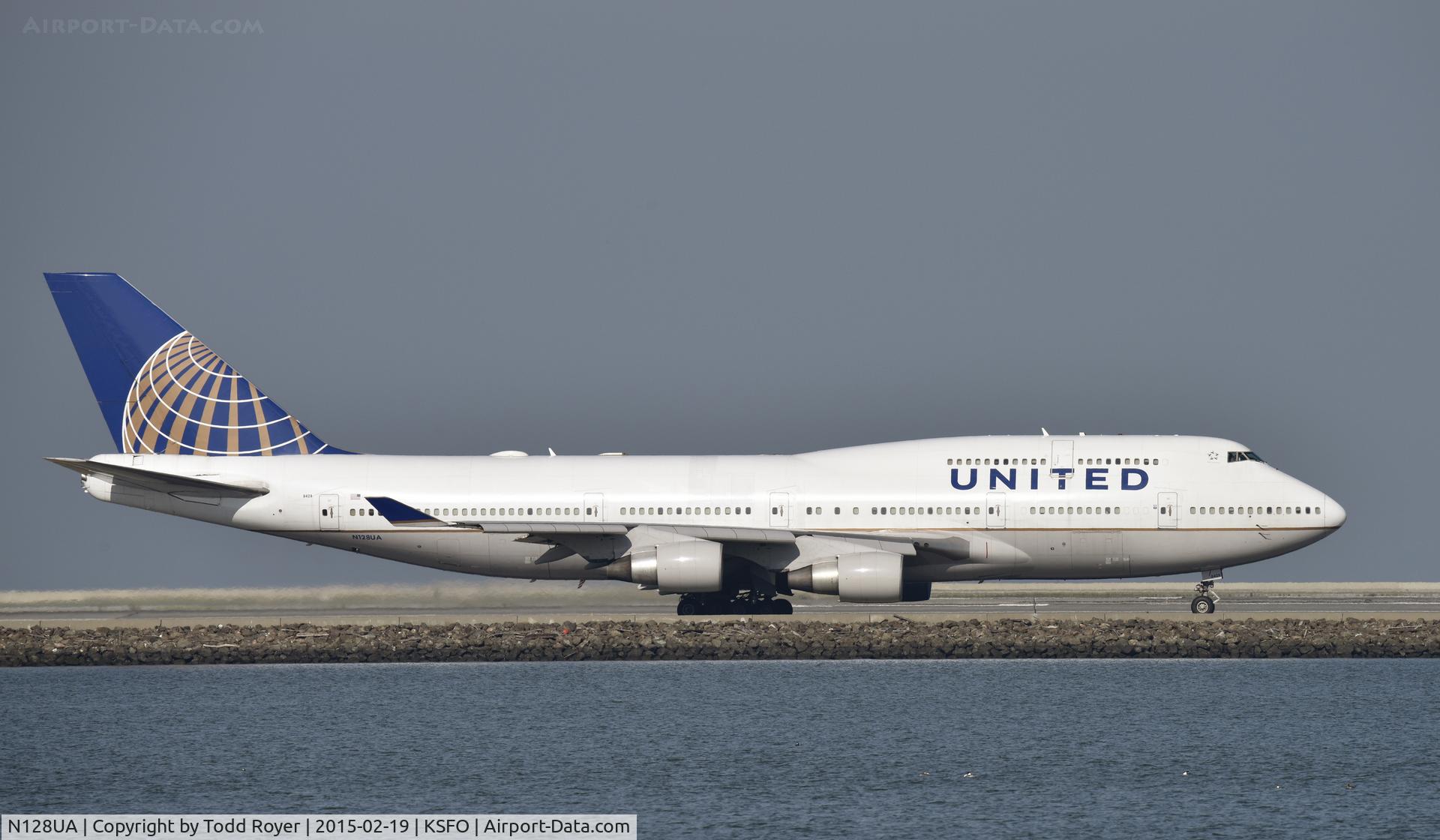 N128UA, 2000 Boeing 747-422 C/N 30023, Taxiing for departure at SFO