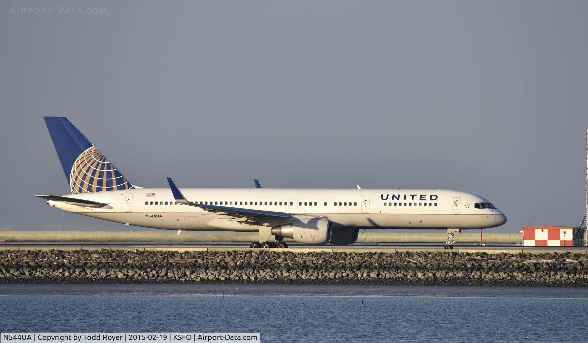 N544UA, 1991 Boeing 757-222 C/N 25322, Taxiing for departure at SFO