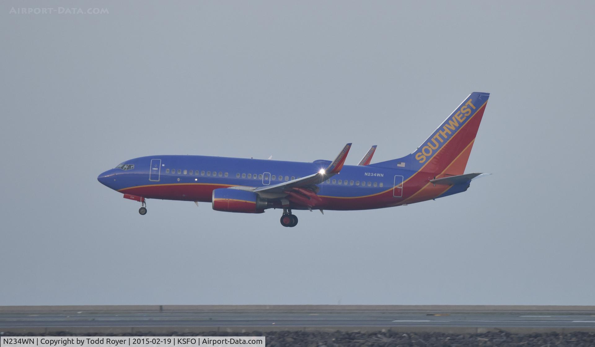 N234WN, 2006 Boeing 737-7H4 C/N 32502, Landing at SFO