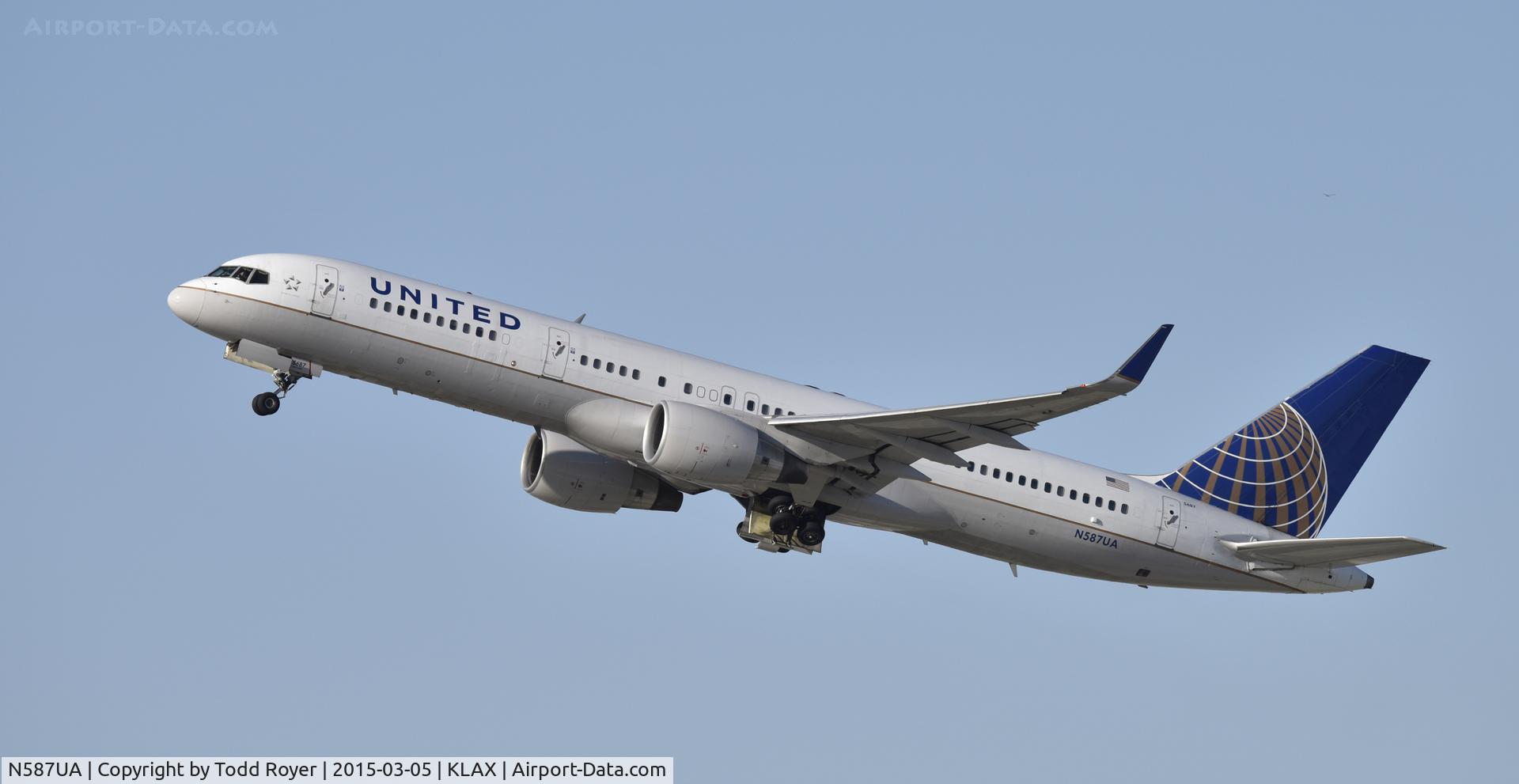 N587UA, 1993 Boeing 757-222 C/N 26713, Departing LAX on 25R