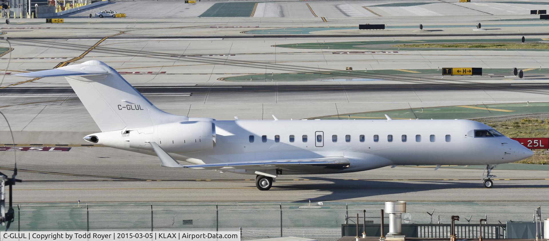 C-GLUL, 2007 Bombardier BD-700-1A10 Global Express C/N 9264, Taxiing to parking at LAX