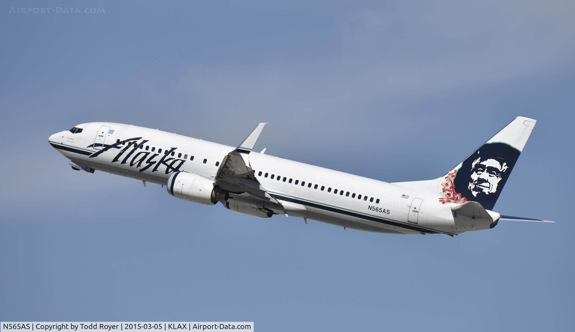 N565AS, 2006 Boeing 737-890 C/N 35181, Departing LAX On 25R