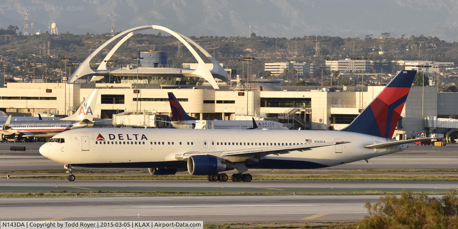 N143DA, 1998 Boeing 767-332 C/N 25991, Arrived at LAX on 25L