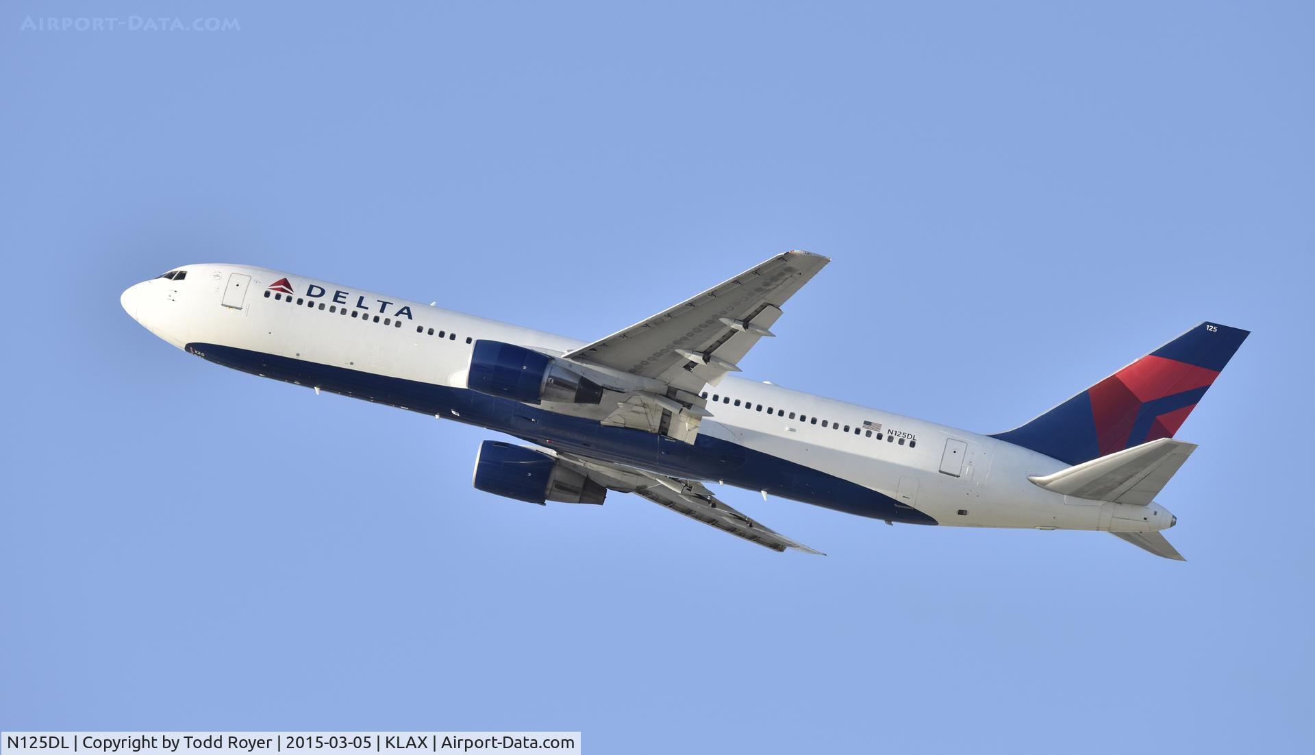 N125DL, 1988 Boeing 767-332 C/N 24075, Departing LAX on 25R