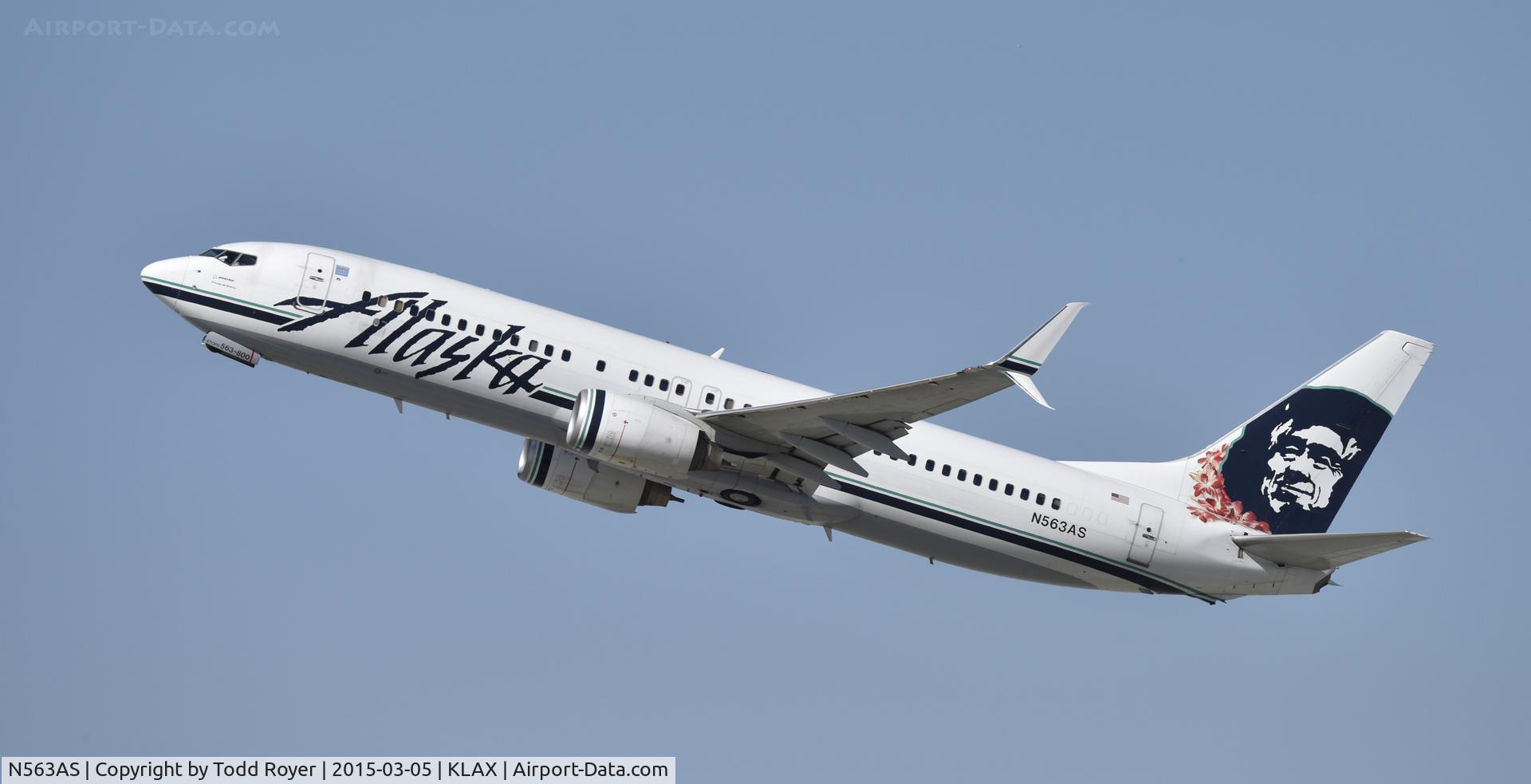 N563AS, 2006 Boeing 737-890 C/N 35180, Departing LAX on 25R