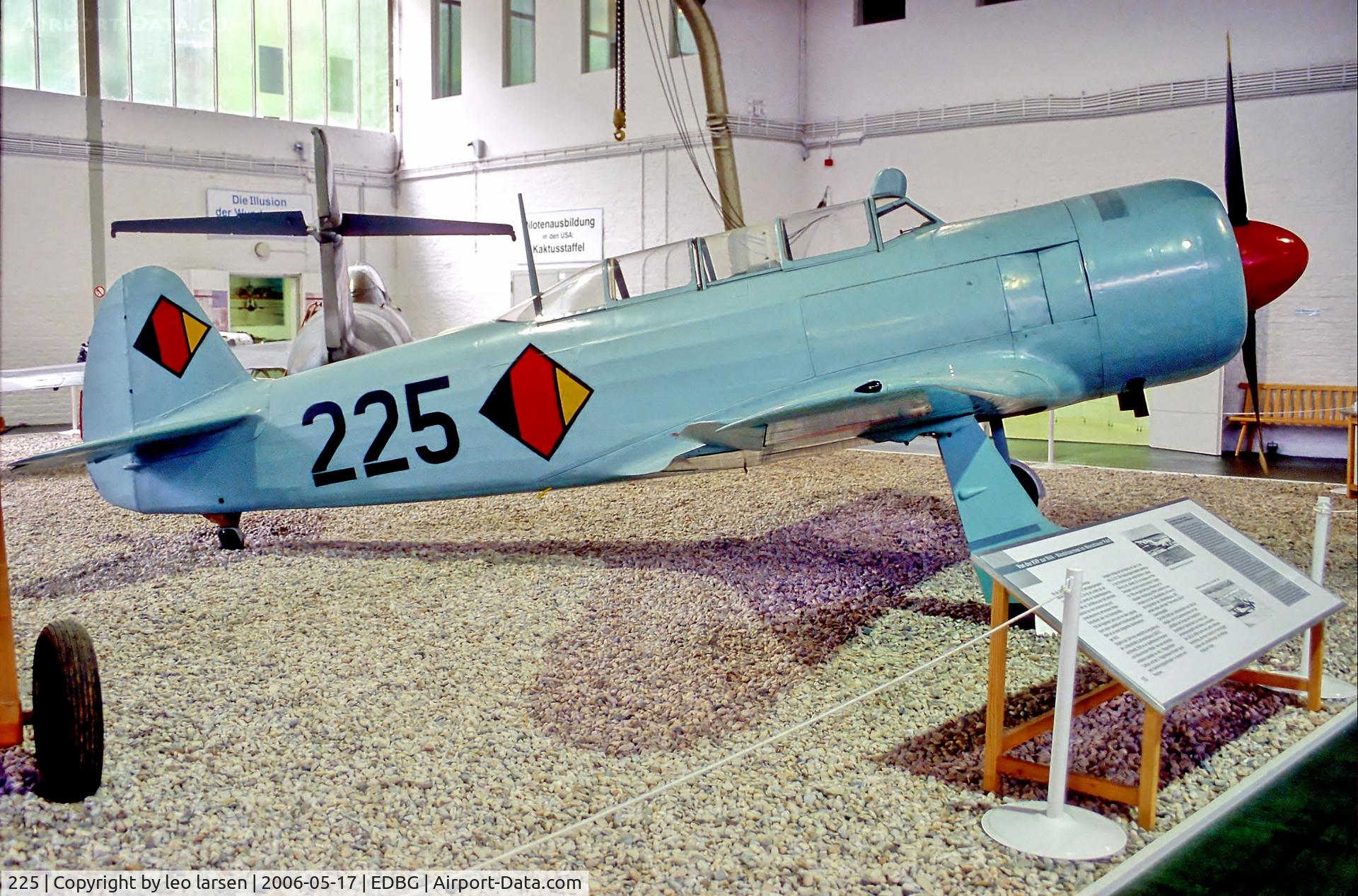 225, Yakovlev Yak-11 C/N 68203, Berlin Gatow 17.5.06