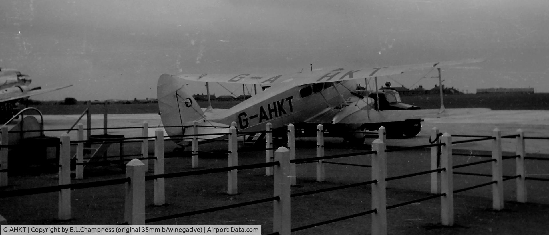 G-AHKT, 1946 De Havilland DH-89A Dominie/Dragon Rapide C/N 6811, Possibly taken at Jersey or Heathrow in around 1947