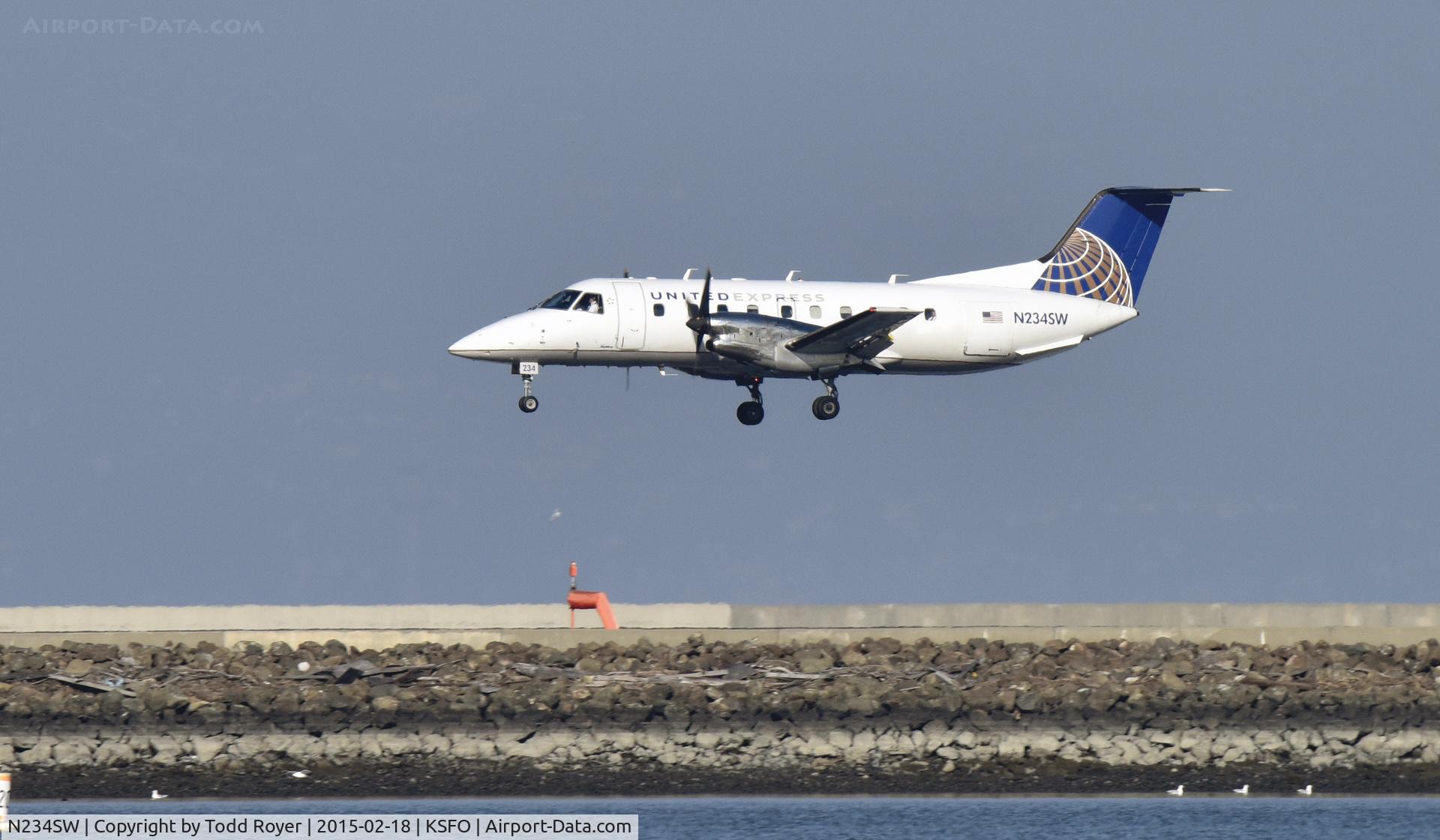 N234SW, 1996 Embraer EMB-120ER Brasilia C/N 120.308, Landing SFO