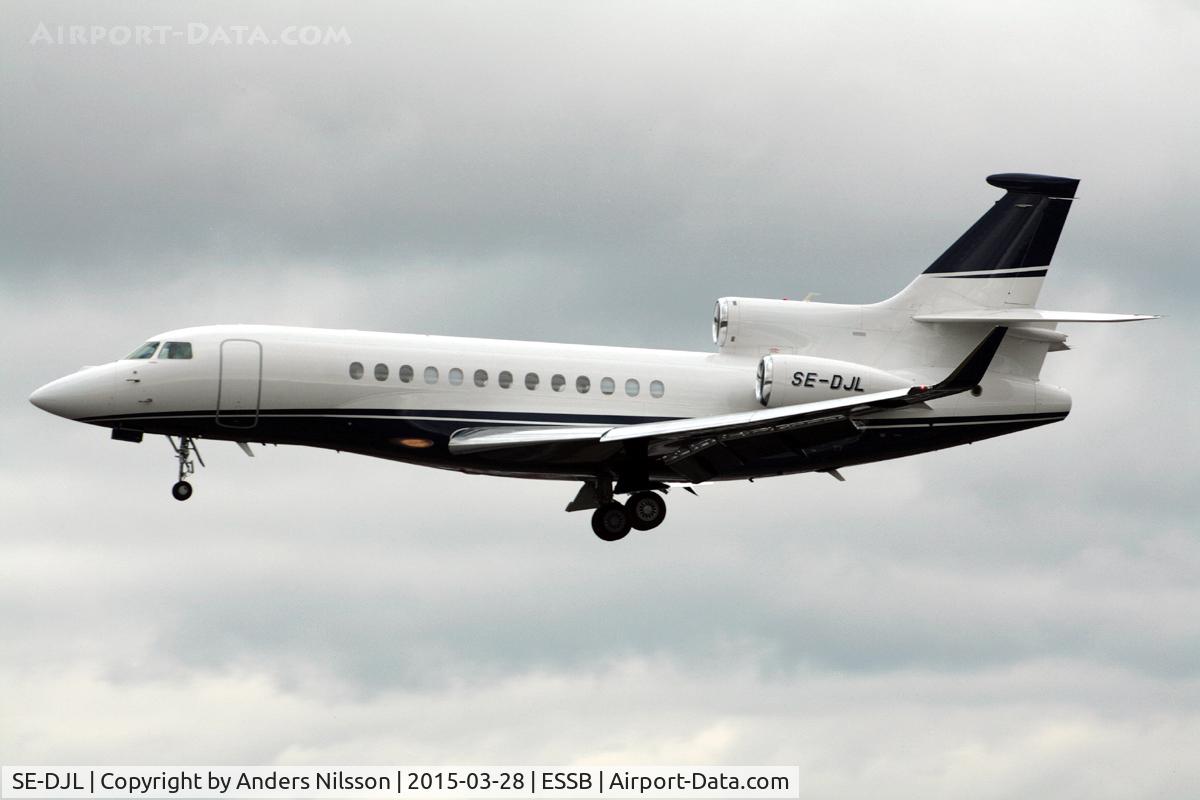 SE-DJL, 2008 Dassault Falcon 7X C/N 040, On short final for runway 30. Arriving from CDG,