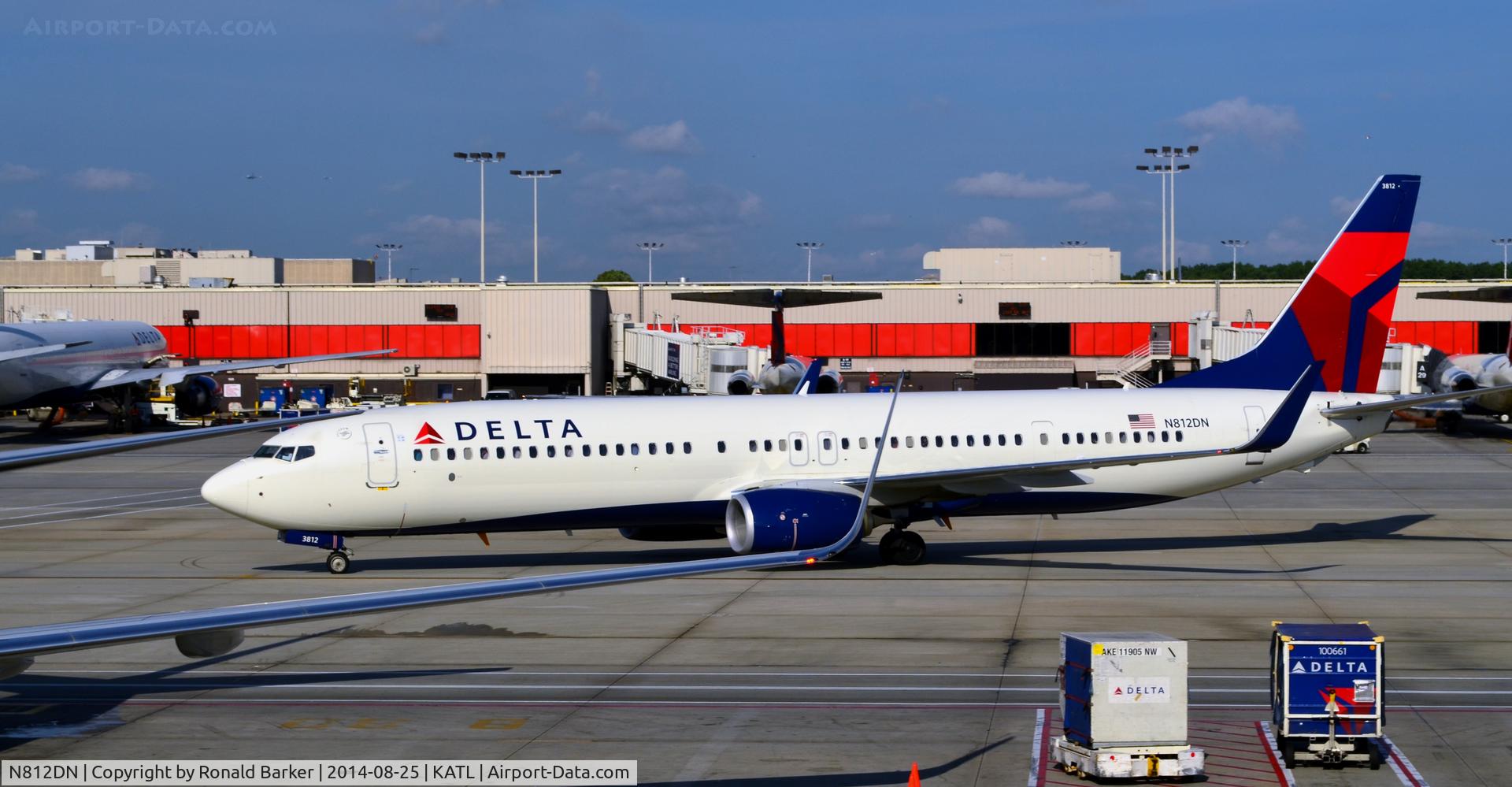 N812DN, 2013 Boeing 737-932/ER C/N 31923, Taxi Atlanta