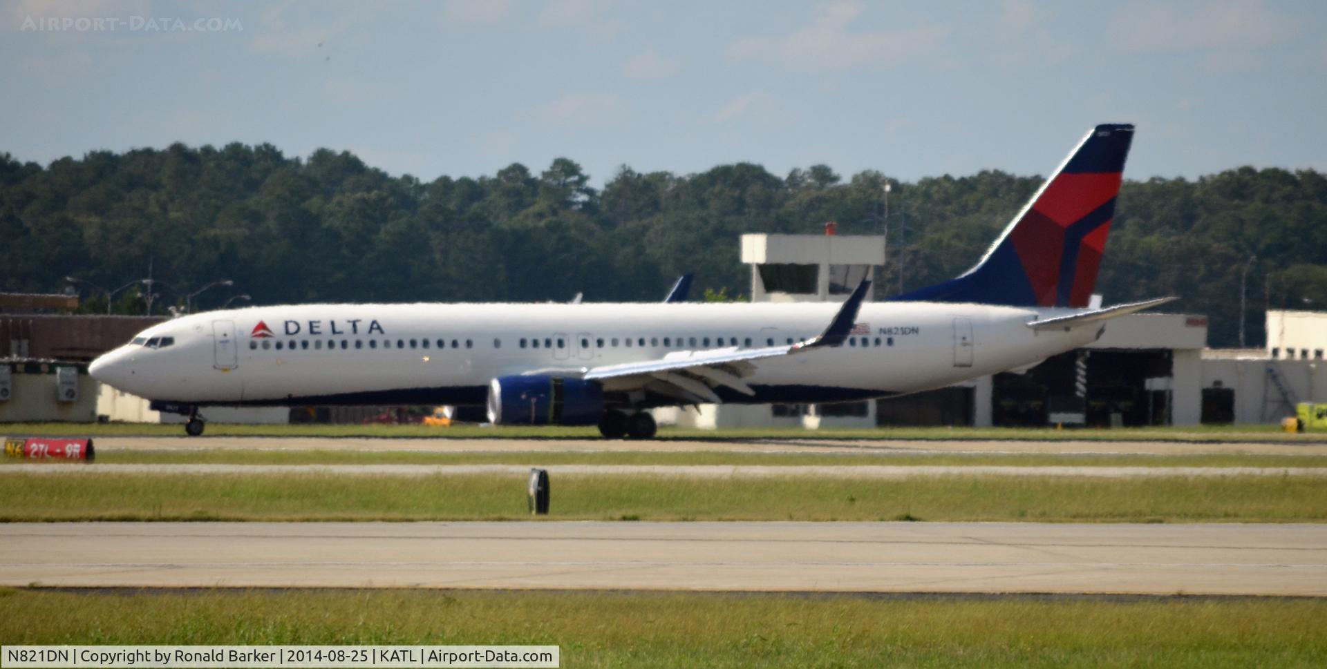 N821DN, 2014 Boeing 737-932/ER C/N 31932, Landing Atlanta