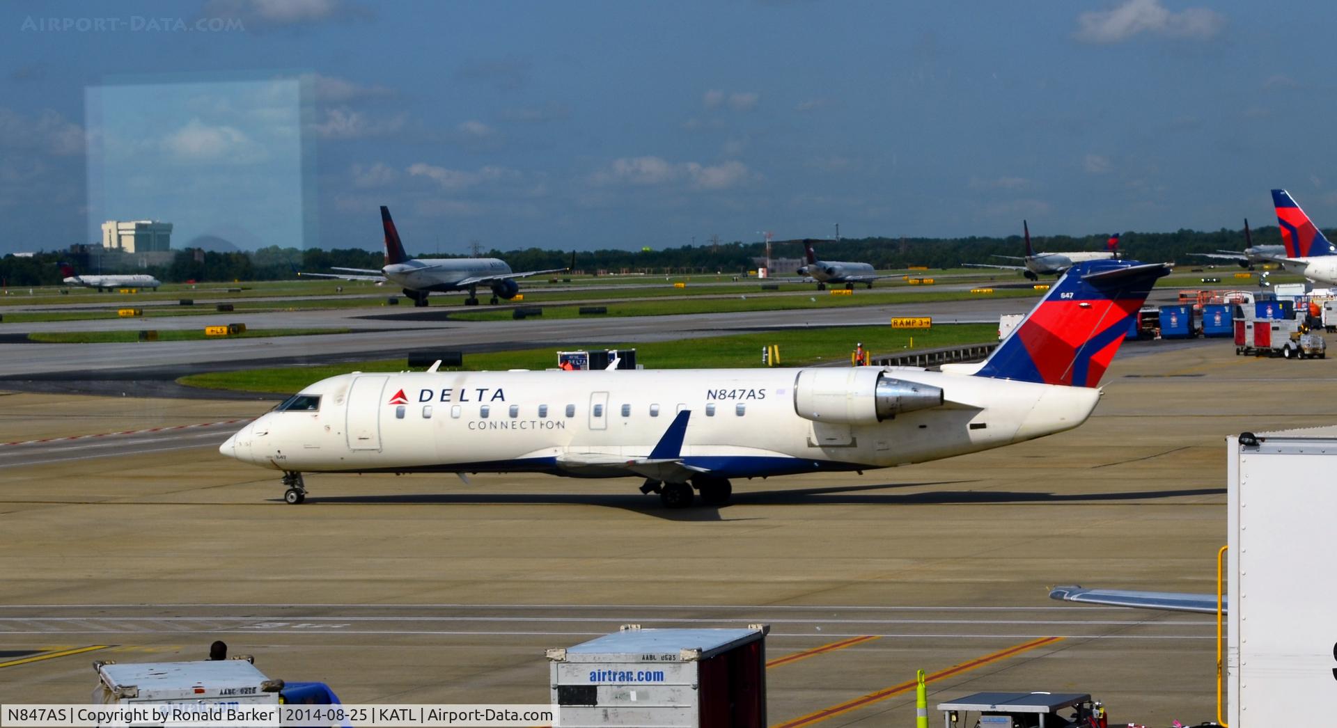 N847AS, 1999 Bombardier CRJ-200ER (CL-600-2B19) C/N 7335, Taxi Atlanta