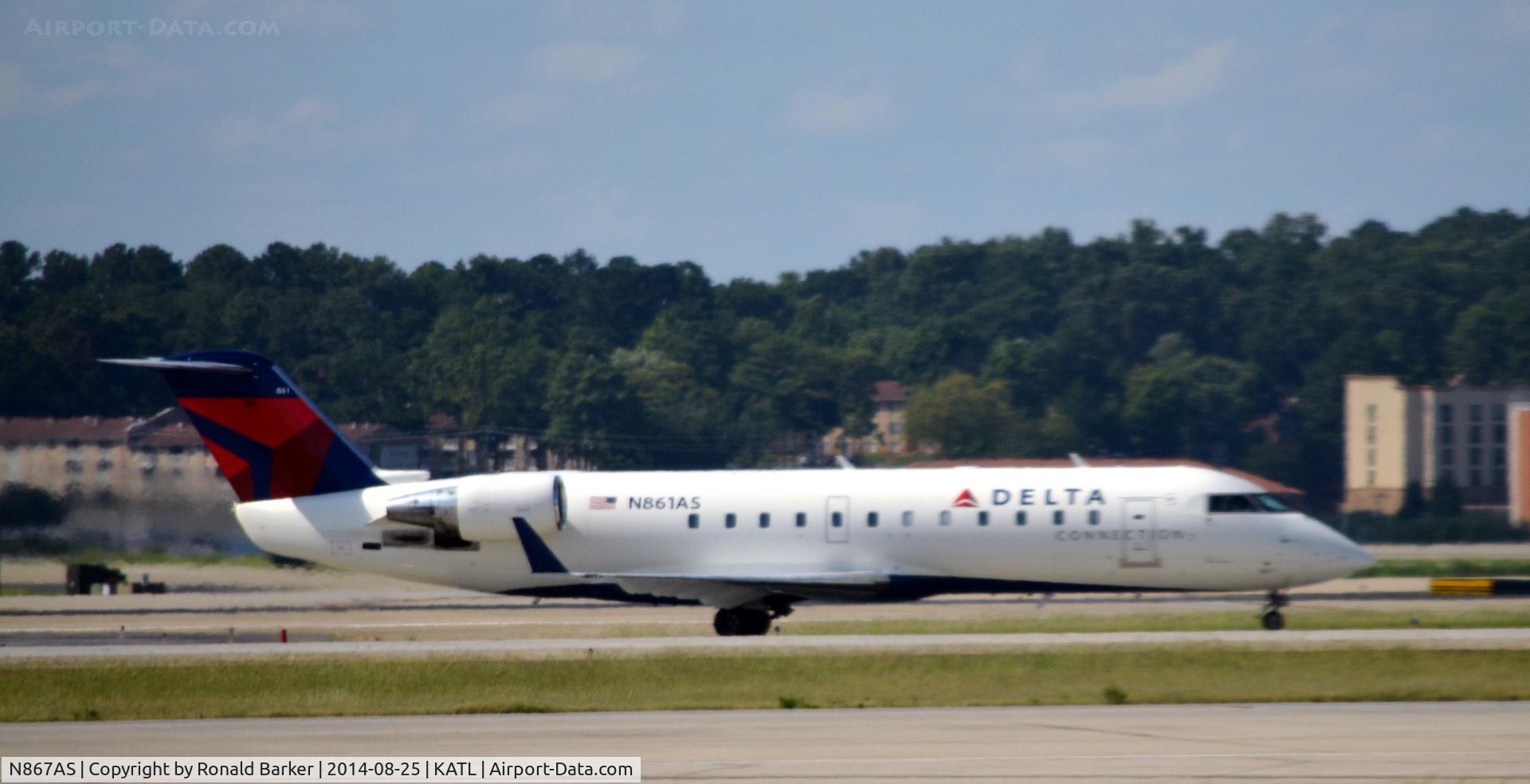 N867AS, 2000 Bombardier CRJ-200ER (CL-600-2B19) C/N 7463, Taxi Atlanta