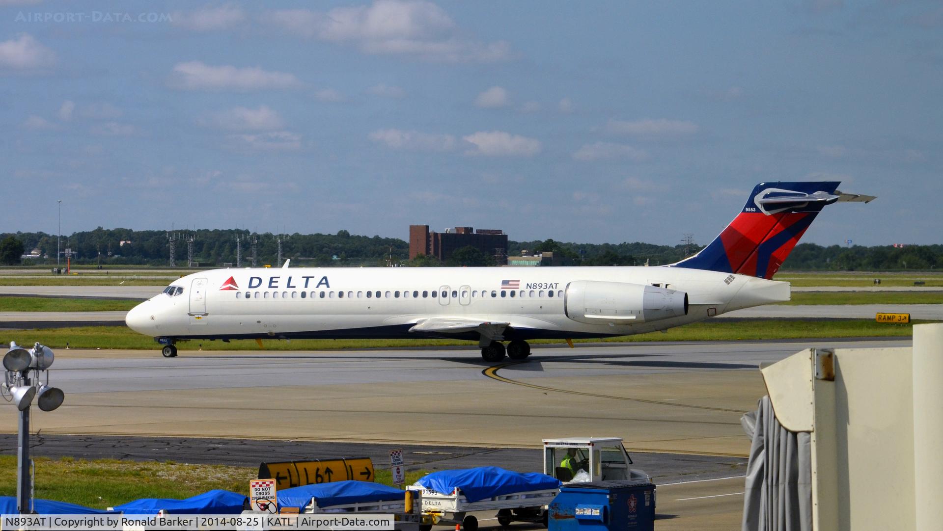 N893AT, 2004 Boeing 717-200 C/N 55045, Former AirTran B717 in Delta service taxi Atlanta