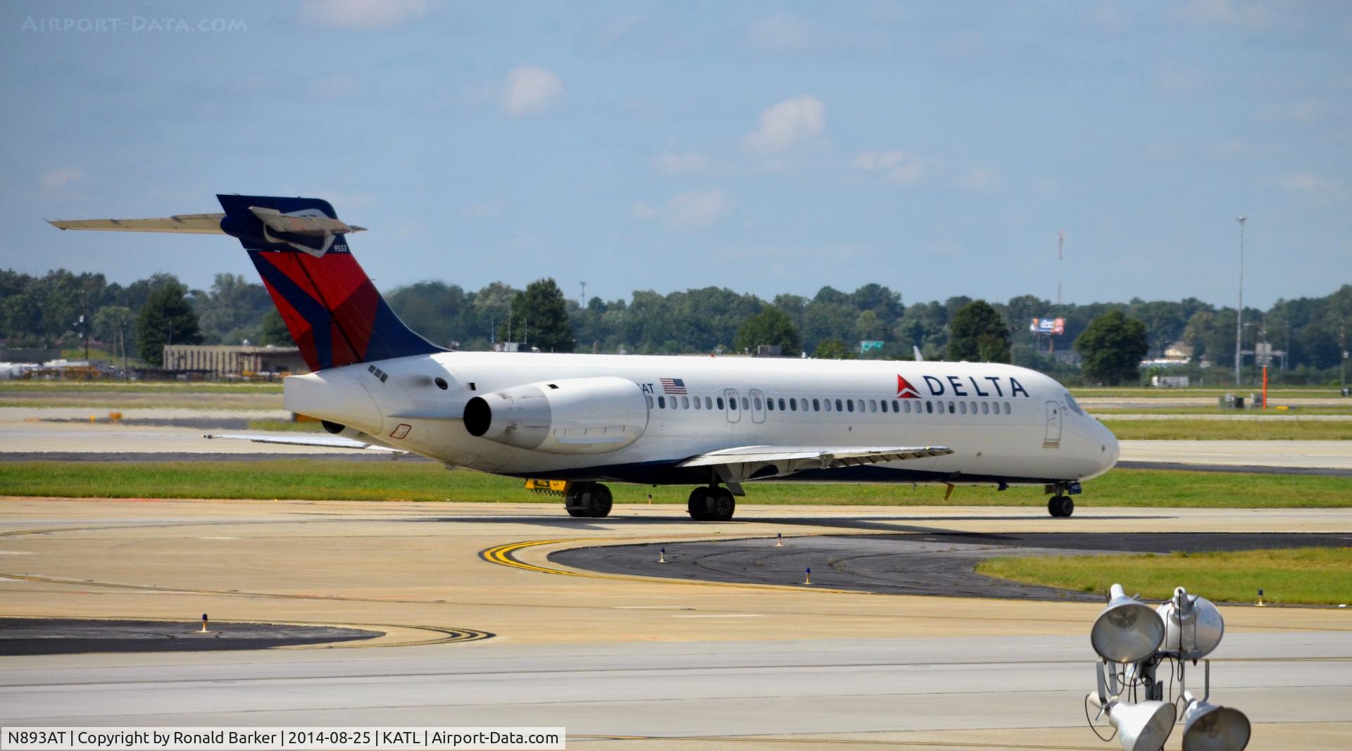 N893AT, 2004 Boeing 717-200 C/N 55045, Taxi Atlanta